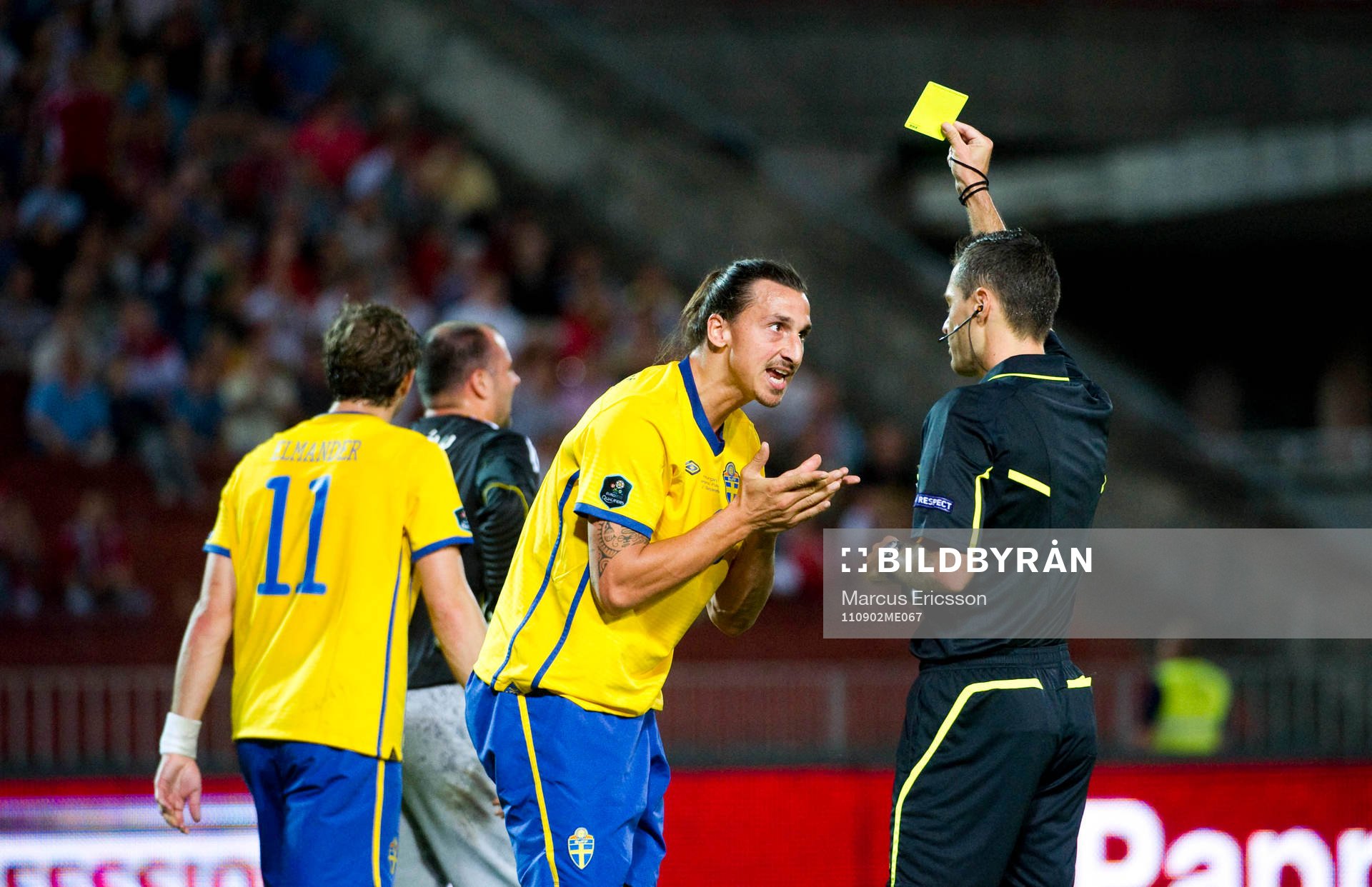 Zlatan Ibrahimovic, Sverige varnas. Gult kort, varning