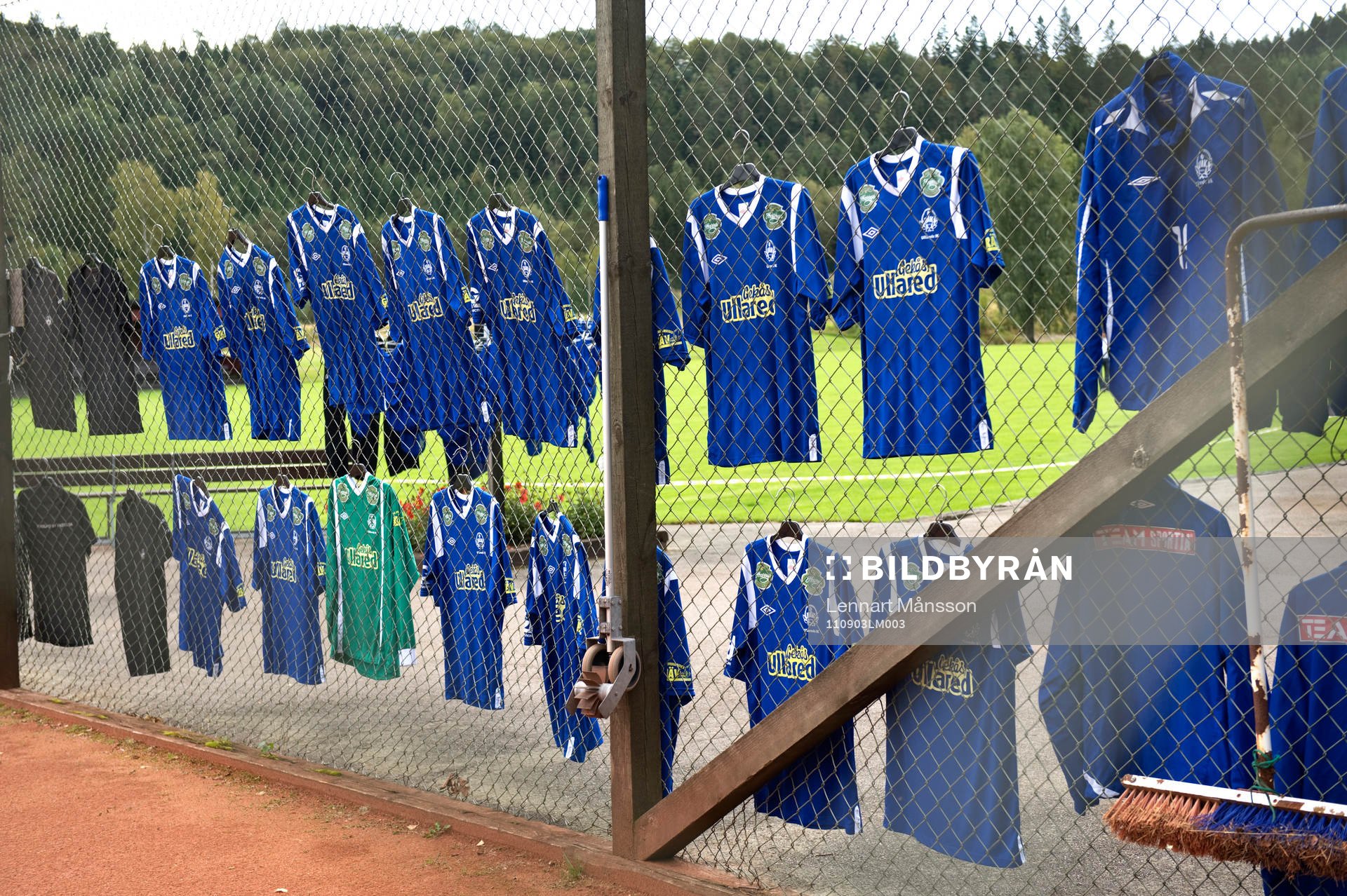 Torkning av fotbollströjor, upphängda utomhus. Tröja,
