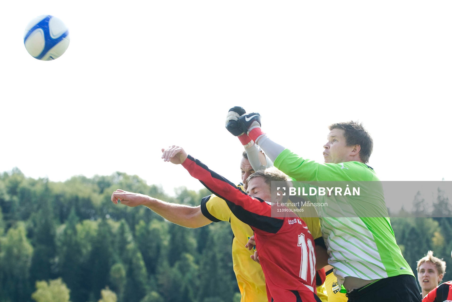 Johan Waldemarsson framme och oroar Stafsinges målvakt