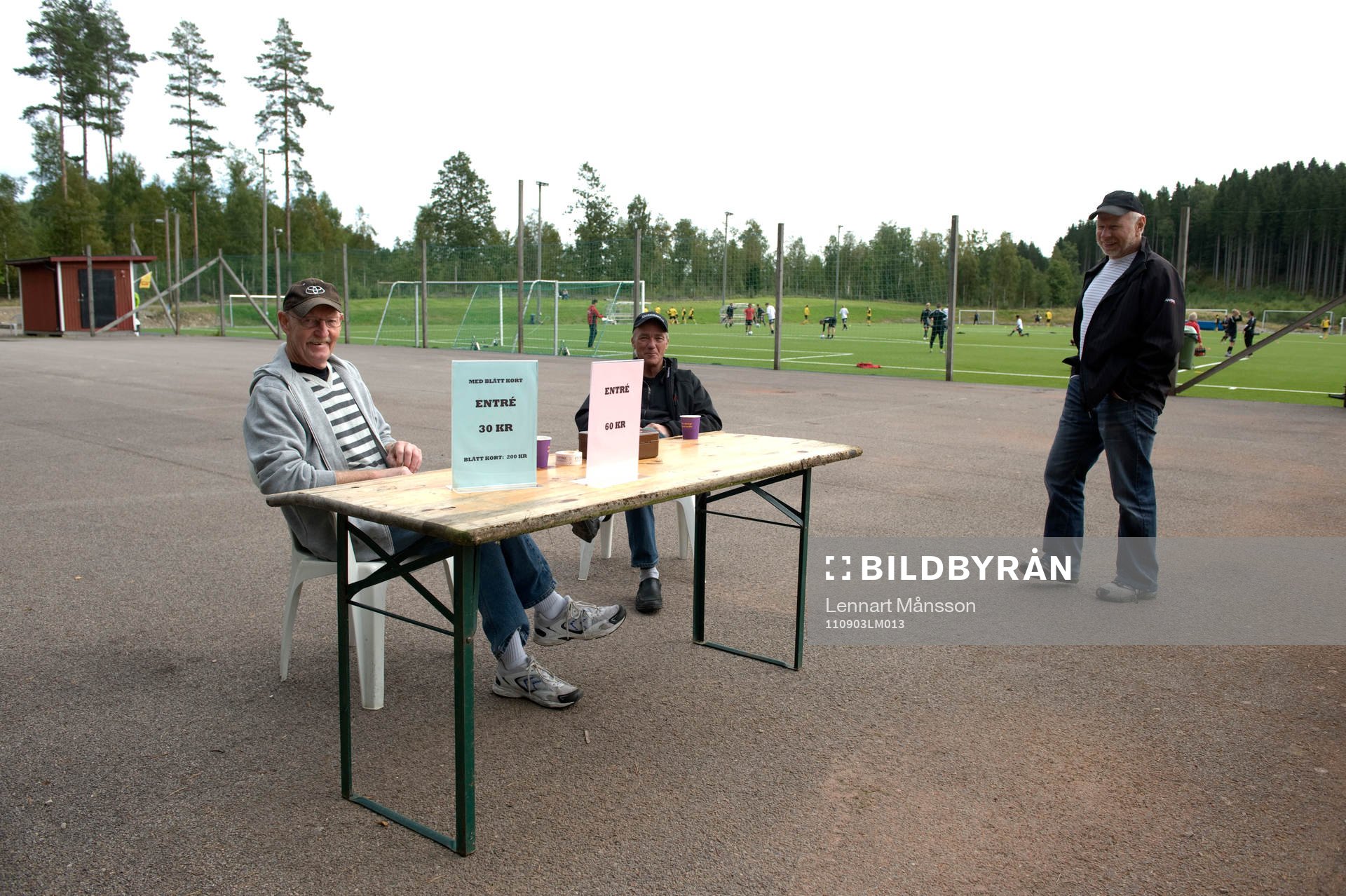 Inträde, entré, småklubbs, småklubb