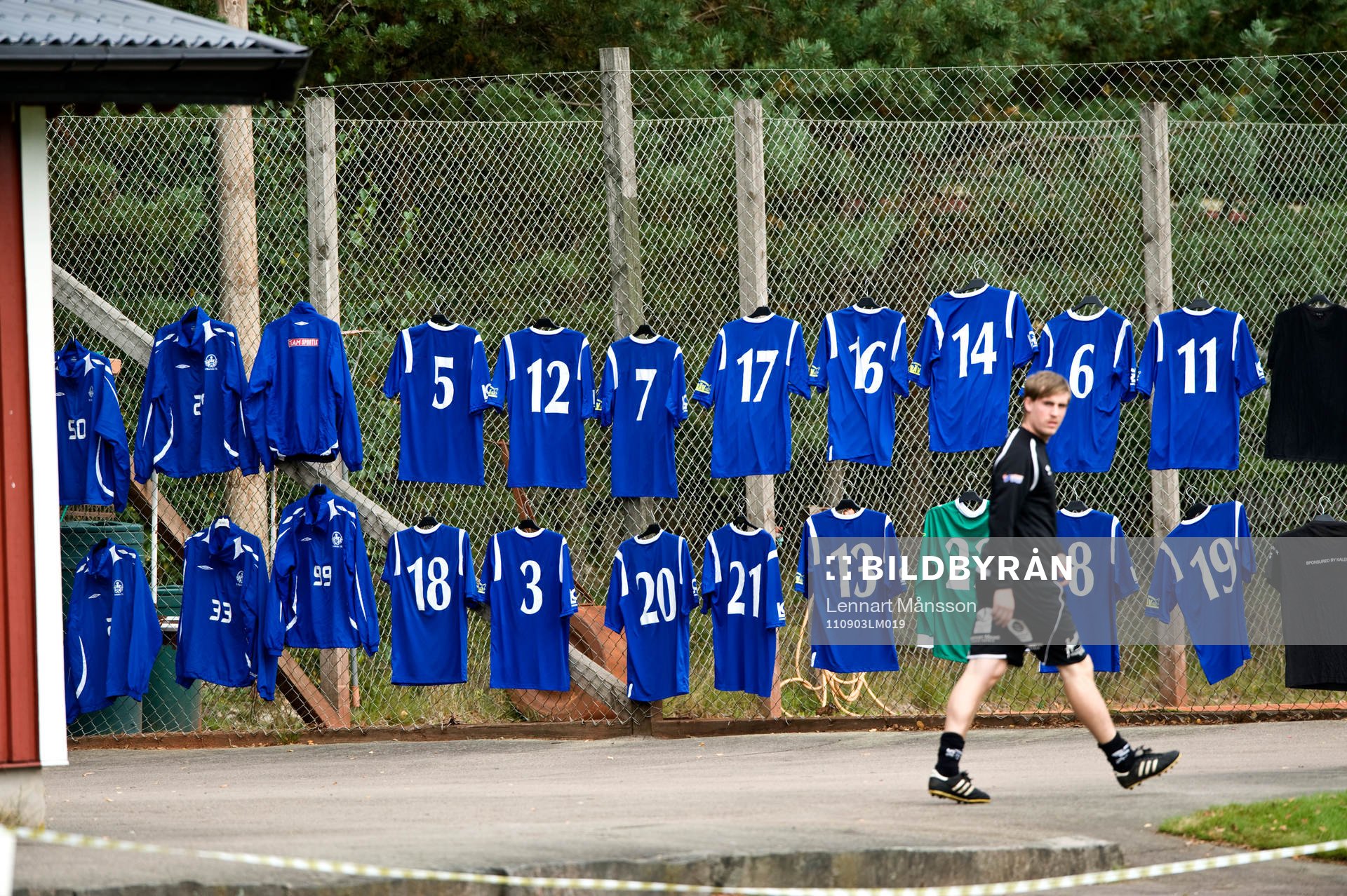Torkning av fotbollströjor, upphängda utomhus. Tröja,