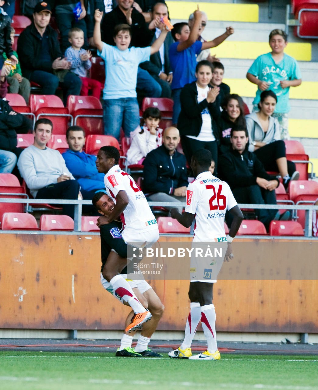 Izuchukwu Emeh, Assyriska, jubel