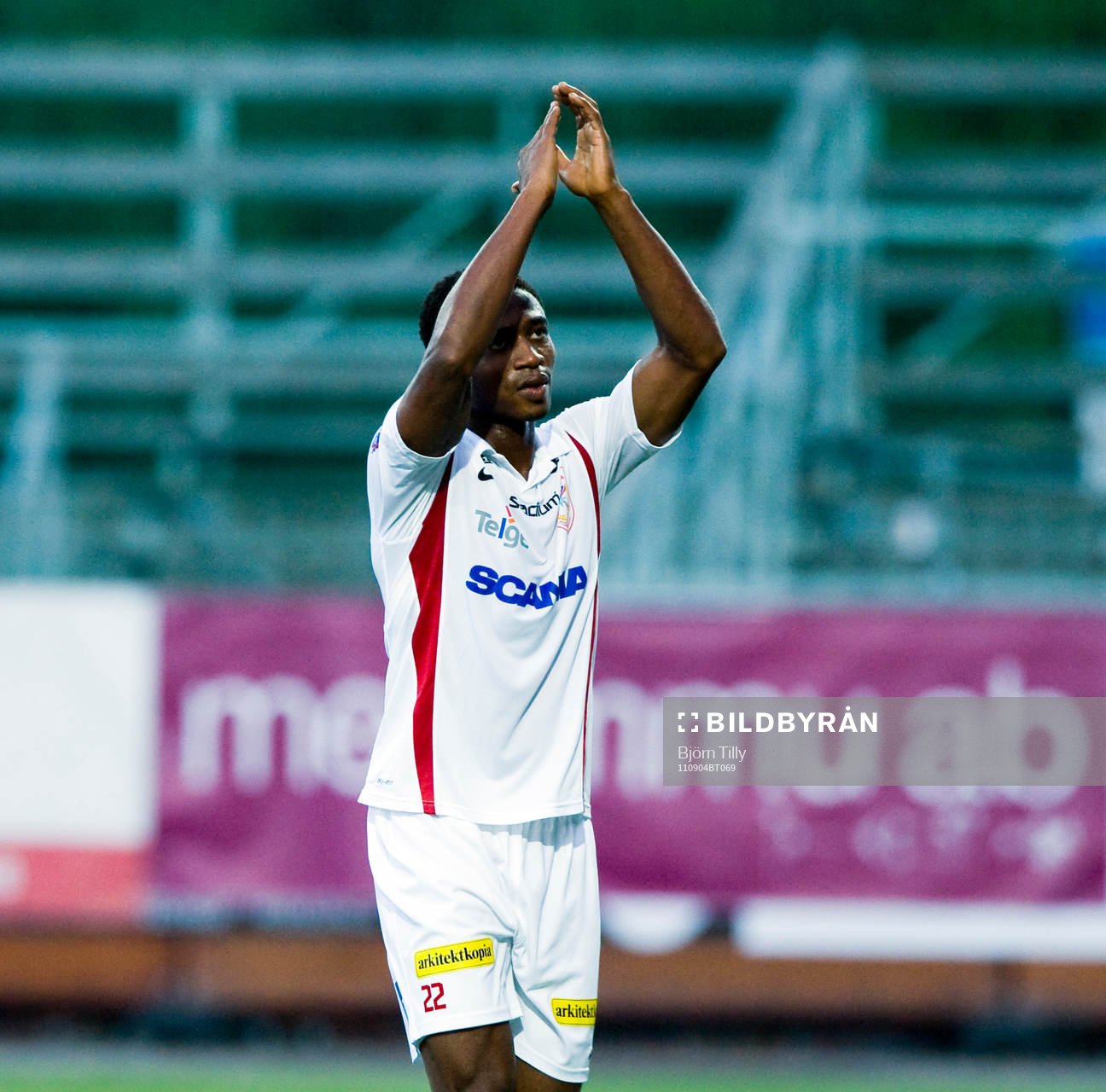 Izuchukwu Emeh, Assyriska (1-0) tackar för sig