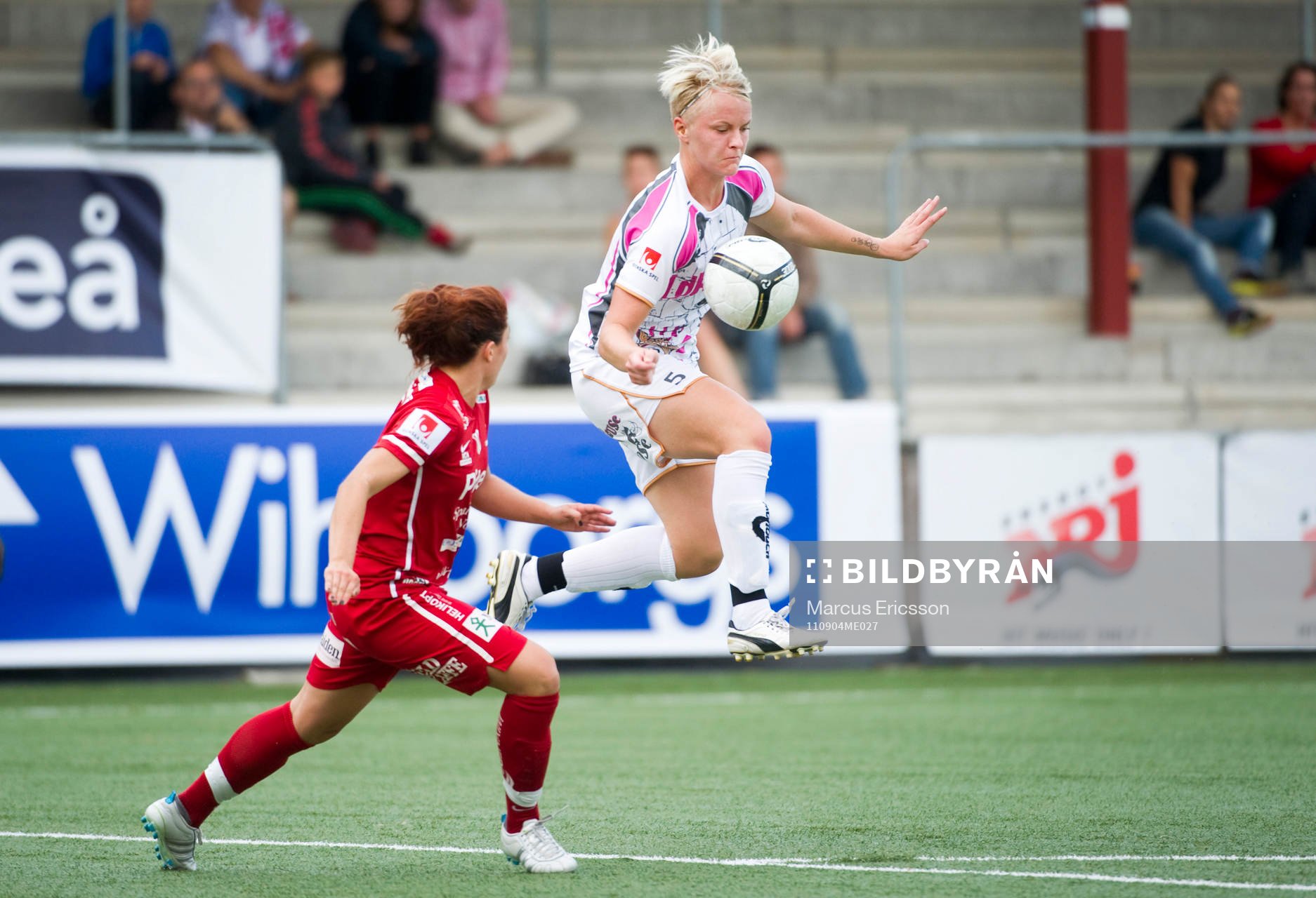Nilla Fischer, Malmö flyger förbi Josefin Johansson,