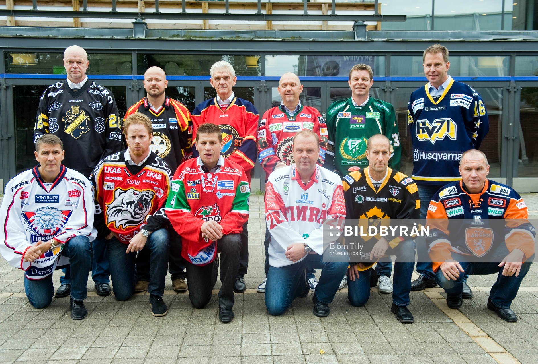 Bakre raden från vänster: Roger Melin, tränare, AIK,