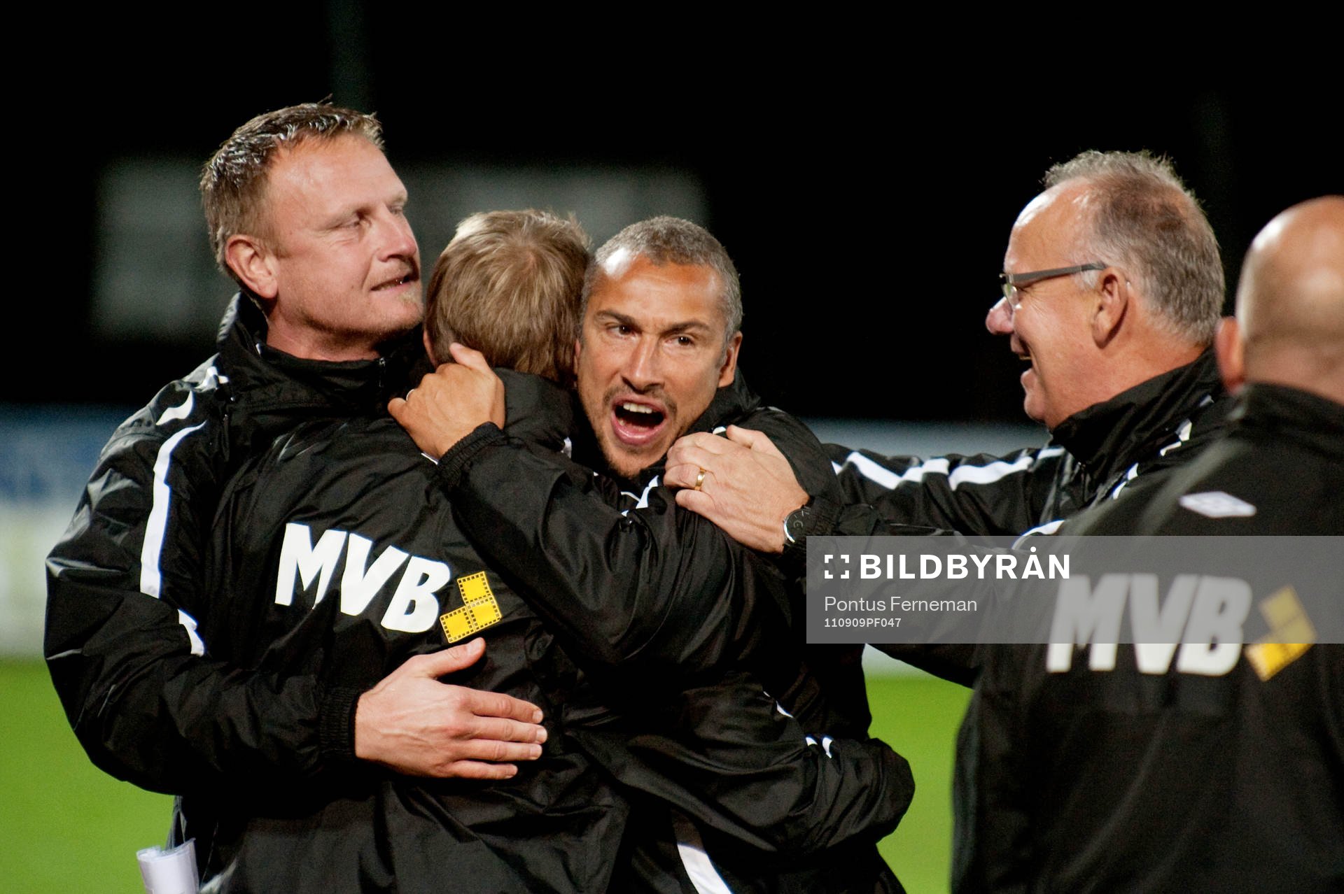 Henrik Larsson, tränare Landskrona, jubel