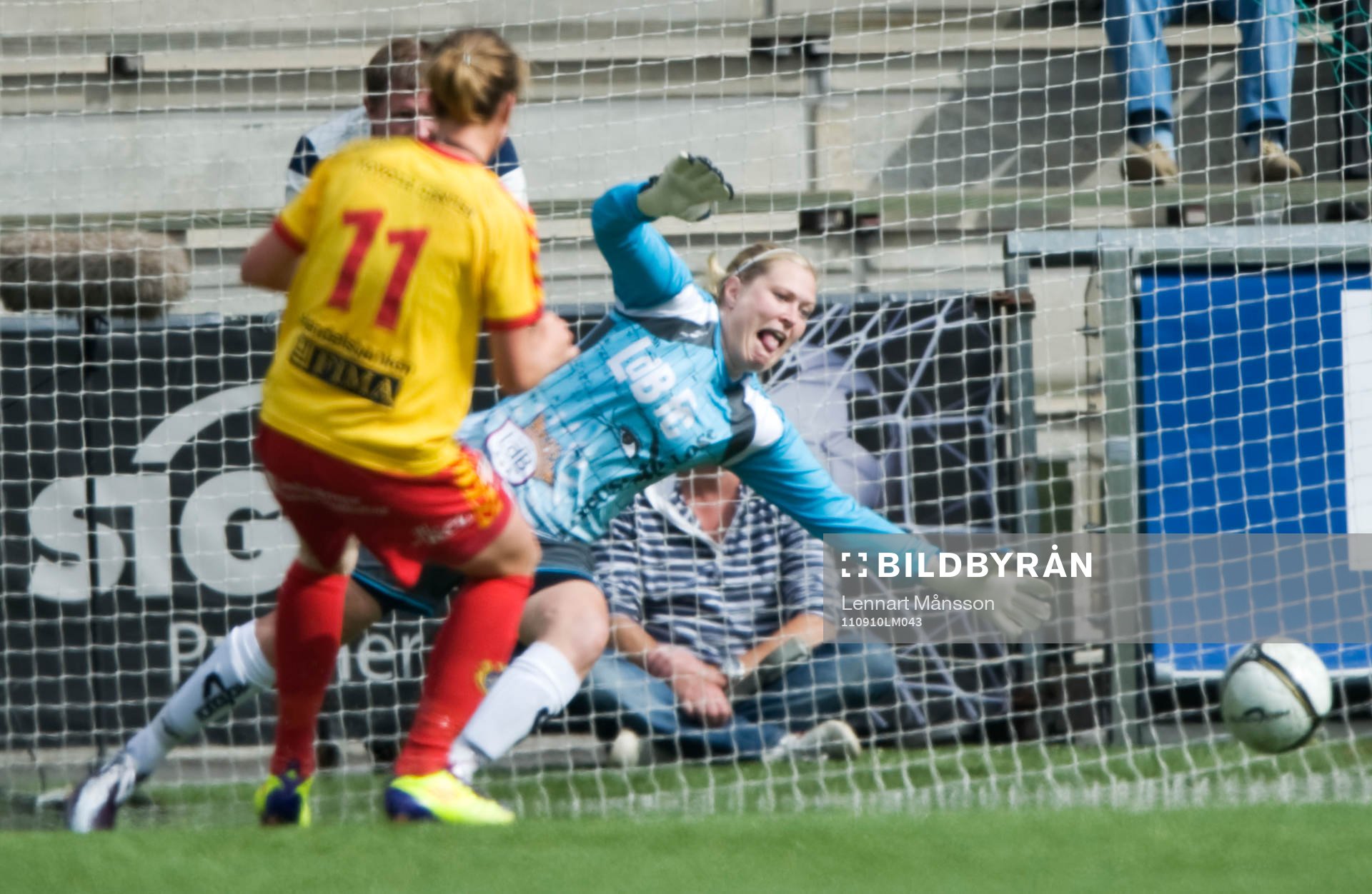 1-2, straff, Kirsten van de Ven, Tyresö, som överlistar