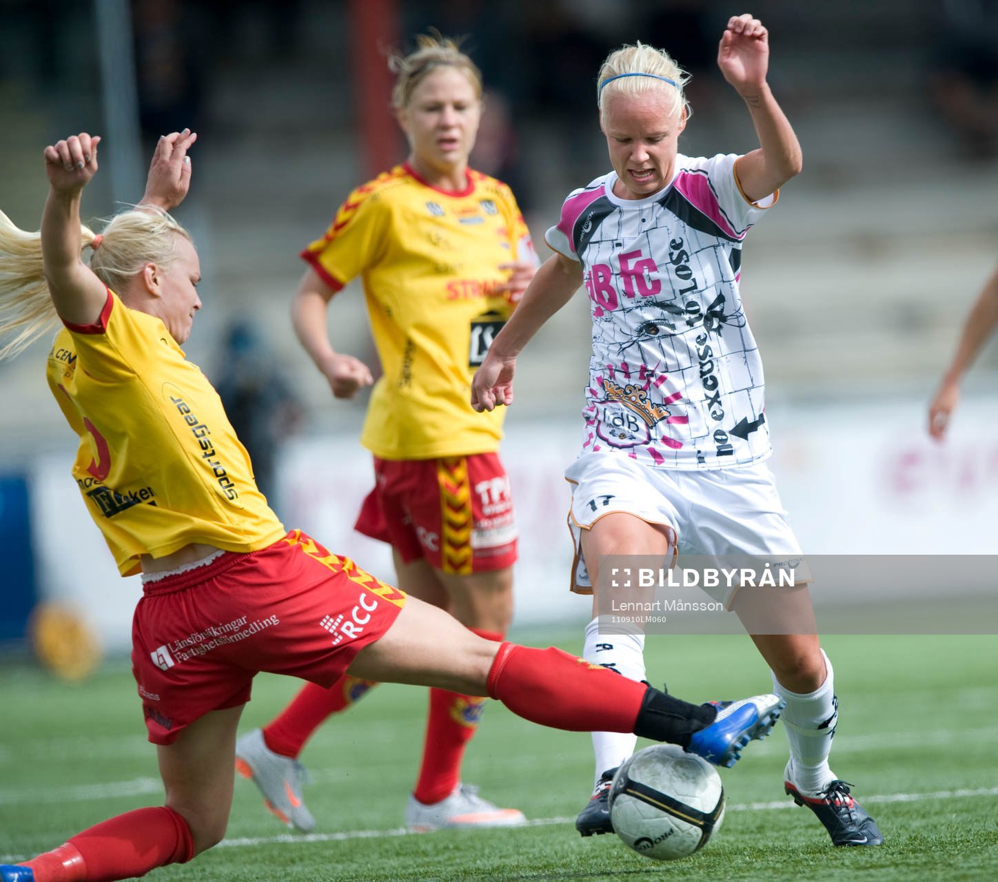 Caroline Seger, Malmö, stoppas av sina blivande