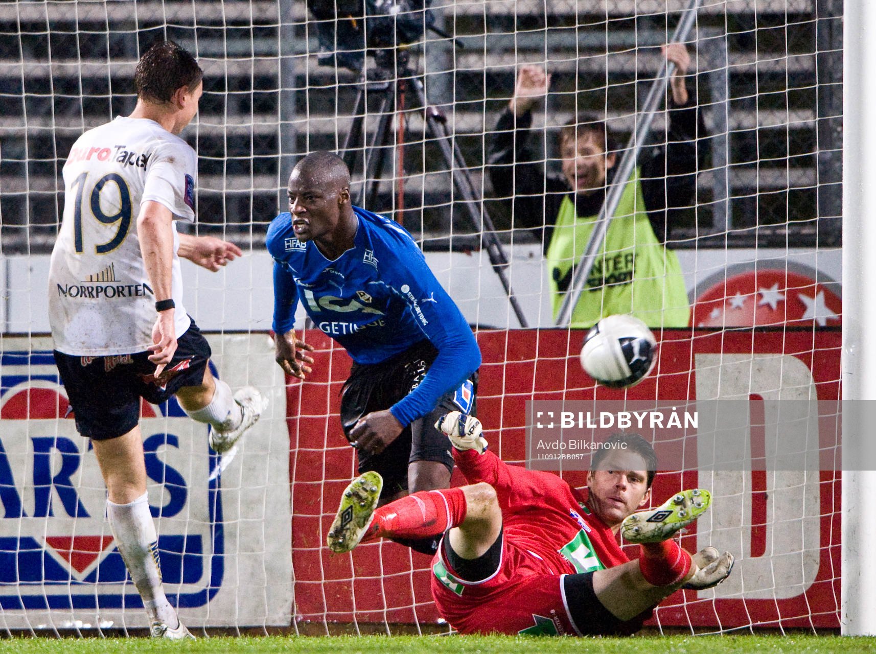 Mattias Hugosson, målvakt, Gefle, Joe Sise, jubel, Halmstad