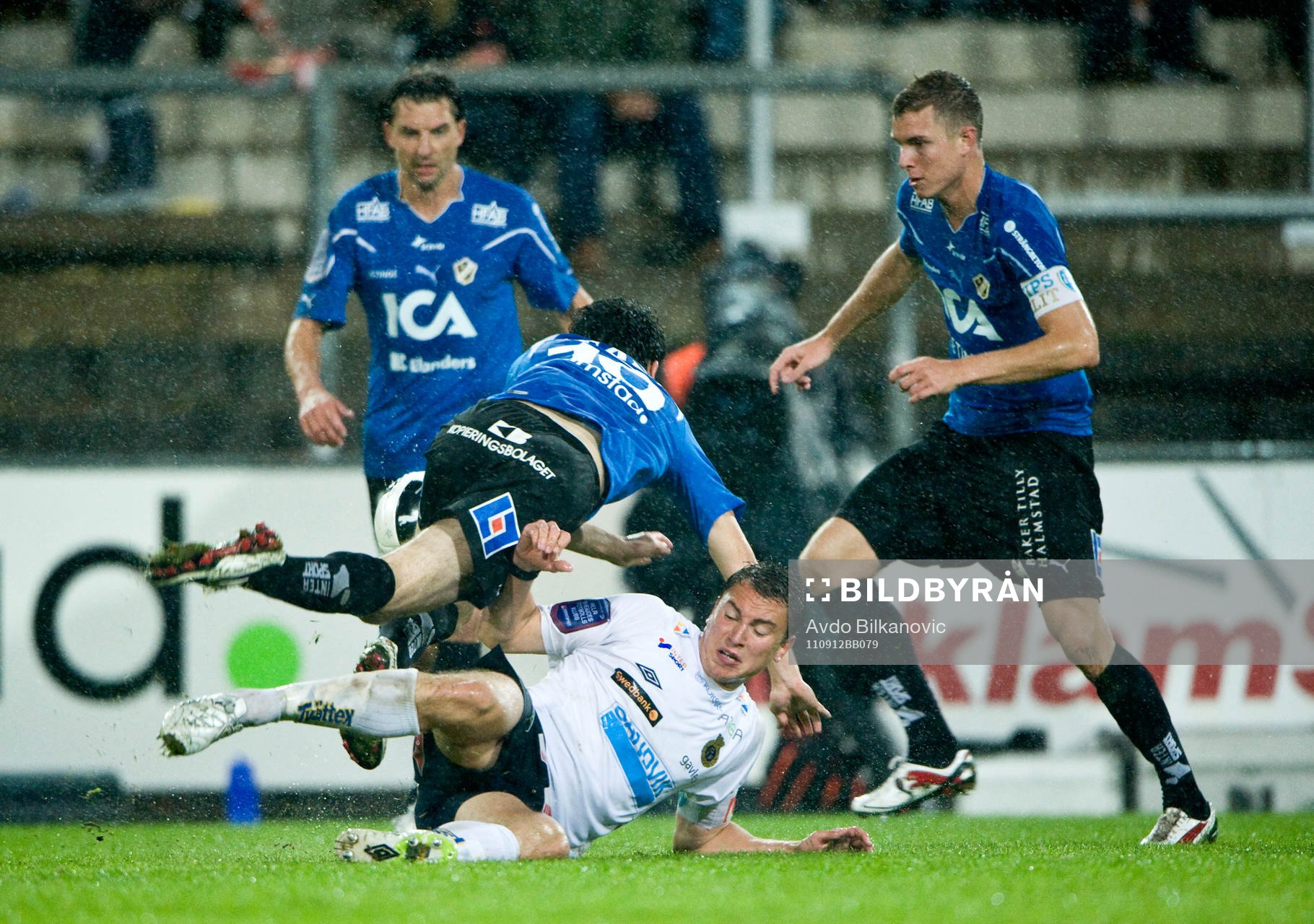 Marcus Hansson, Gefle, fäller Anel Raskaj, Halmstad