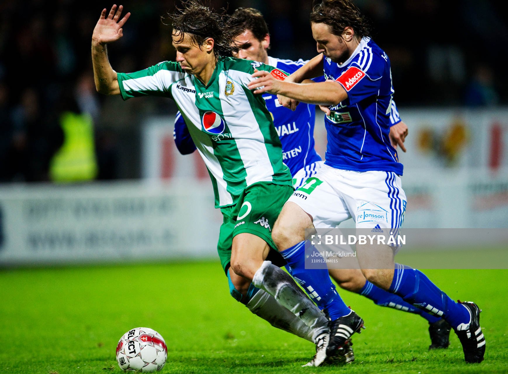 Björn Runström, Hammarby, försöker ta sig igenom