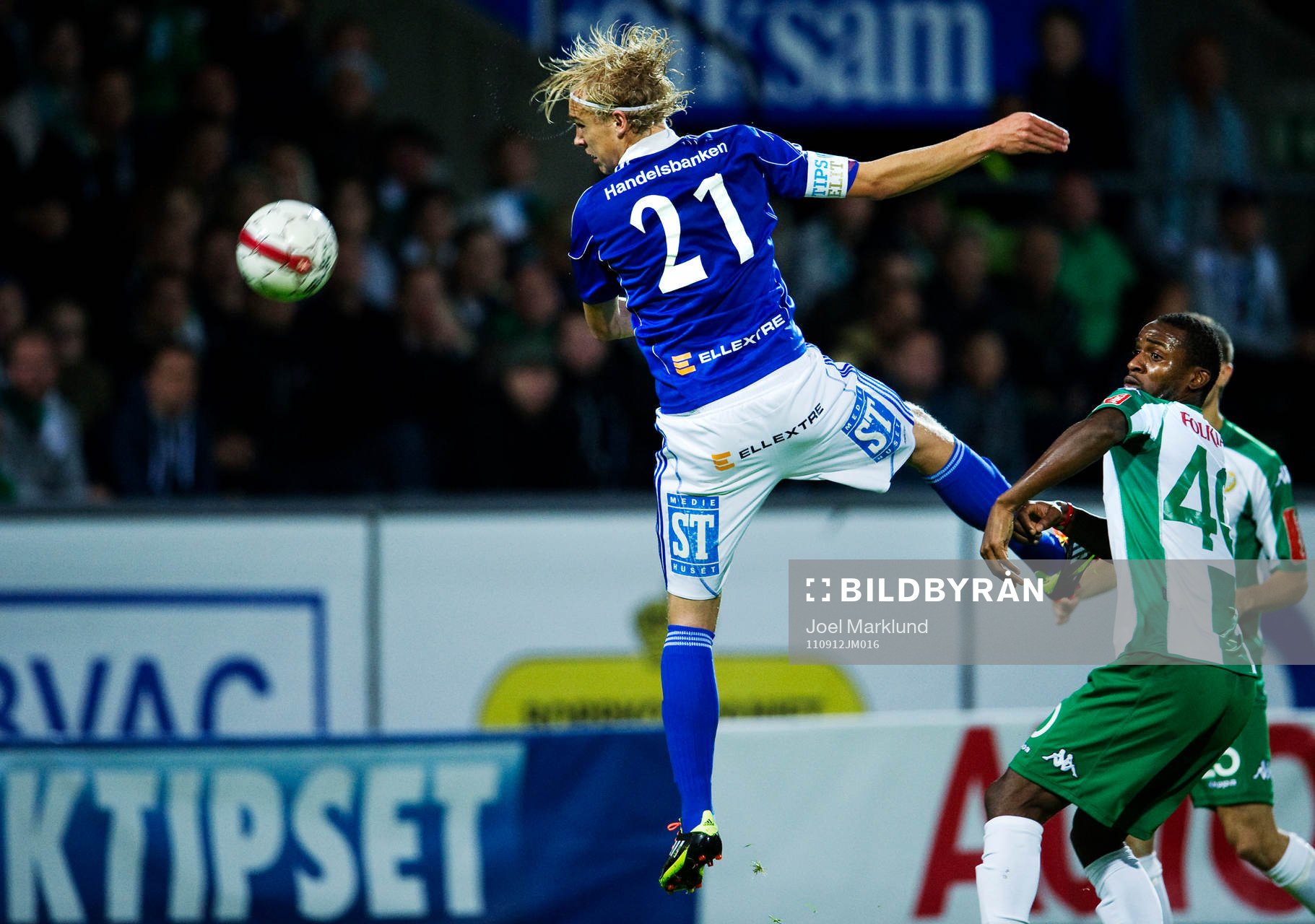 Pontus Engblom, Sundsvall, vinner en luftduell