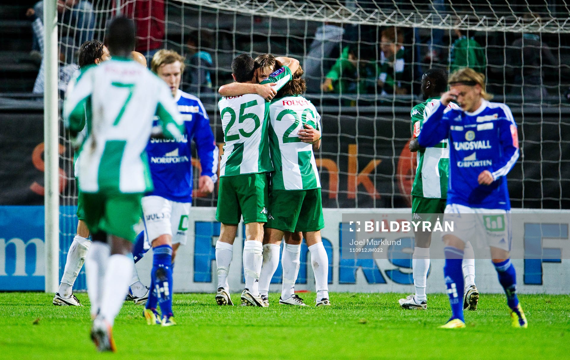 Andreas Dahl, Hammarby, gratuleras till sitt 1-0-mål