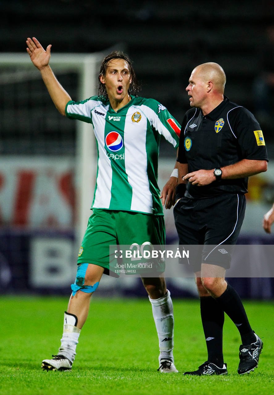 Björn Runström, Hammarby, argumenterar med Mattias Nyman,
