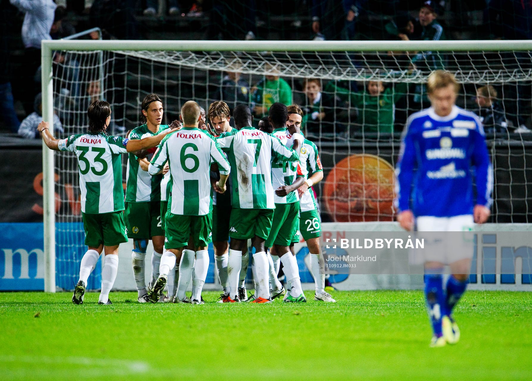 Andreas Dahl, Hammarby, gratuleras till sitt 1-0-mål. Jubel