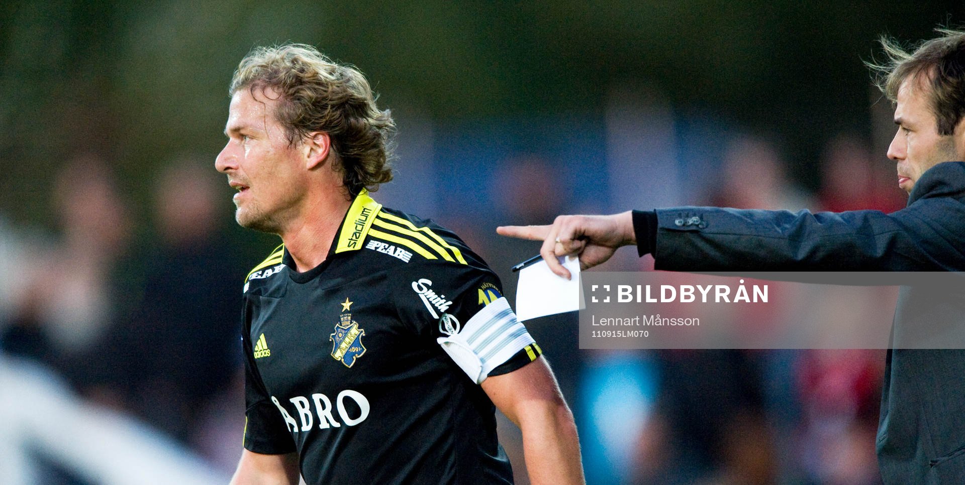 Andreas Alm, tränare, AIK, dirigerar lagkapten Daniel