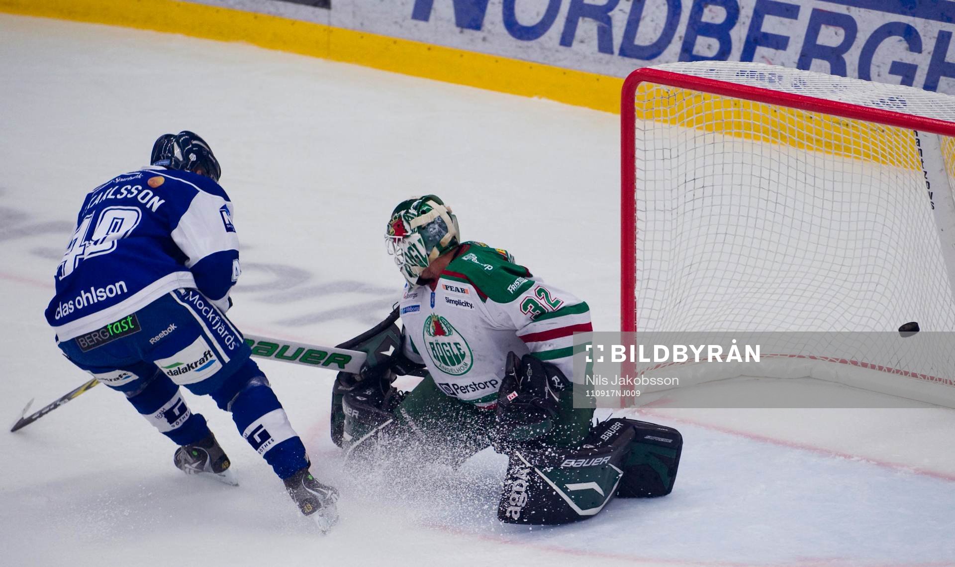 Gabriel Karlsson, Leksand gör 1-0 på Jonas Fransson,