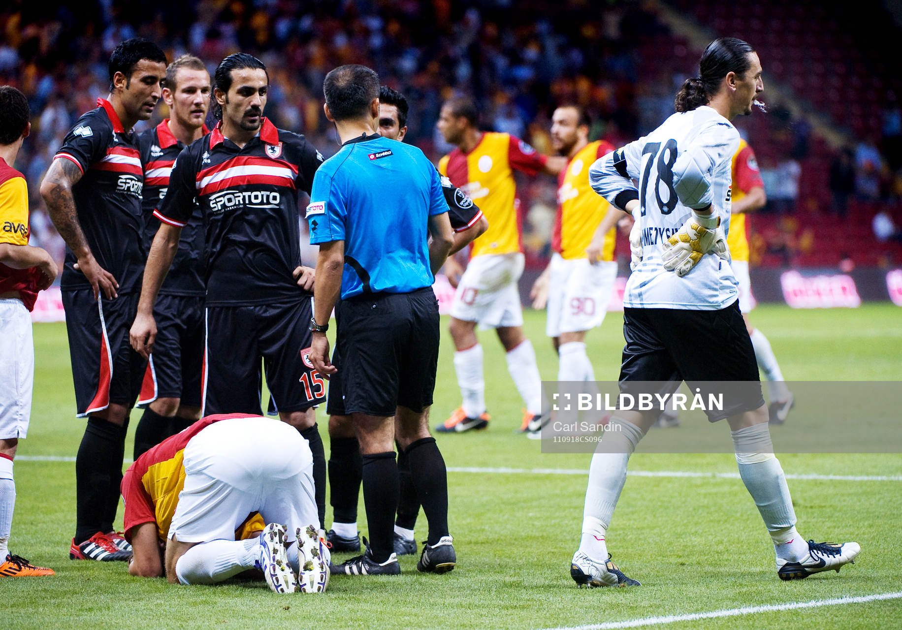 Johan Elmander, skadad