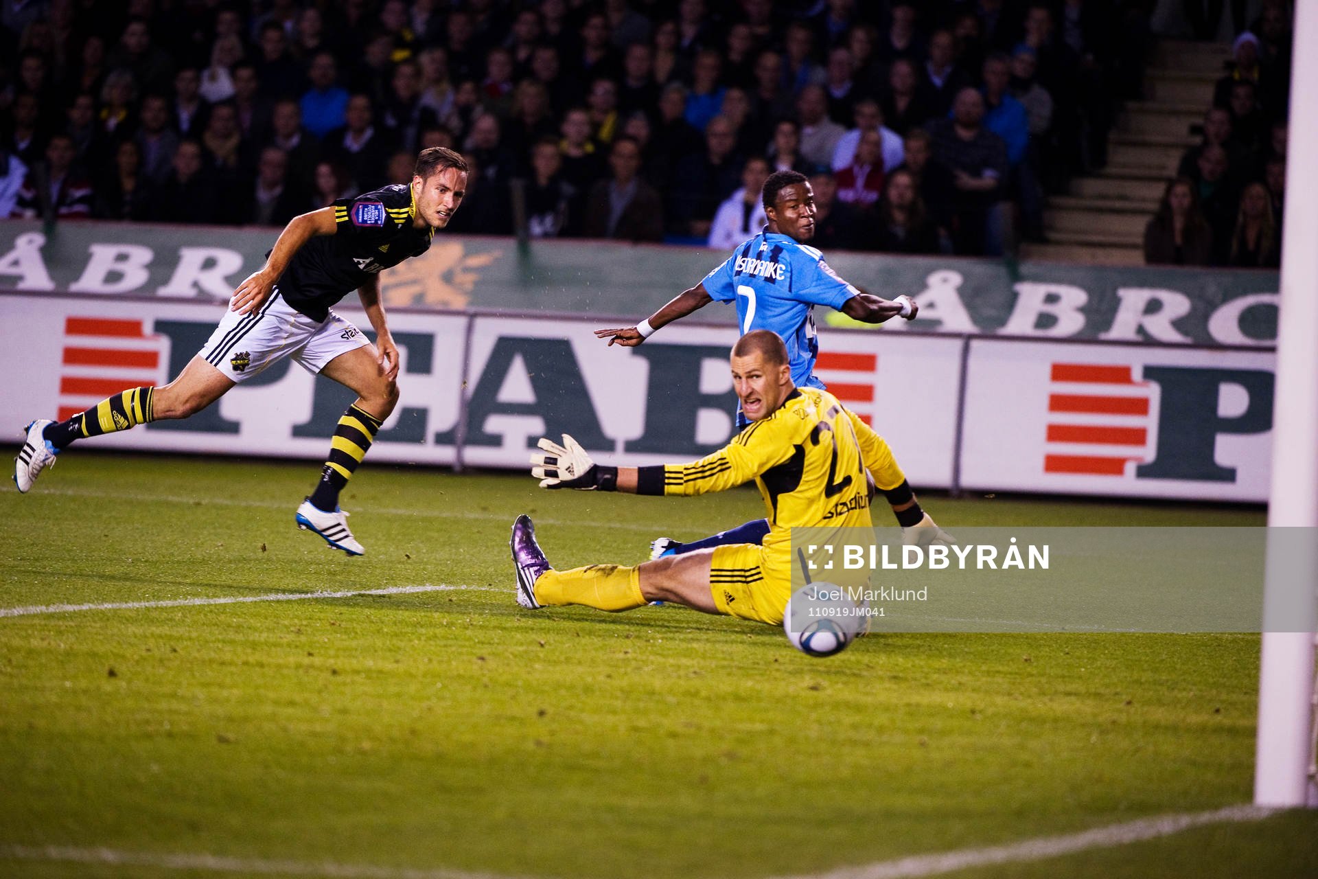 Kennedy Igboananike, Djurgården, gör 0-1 bakom Ivan
