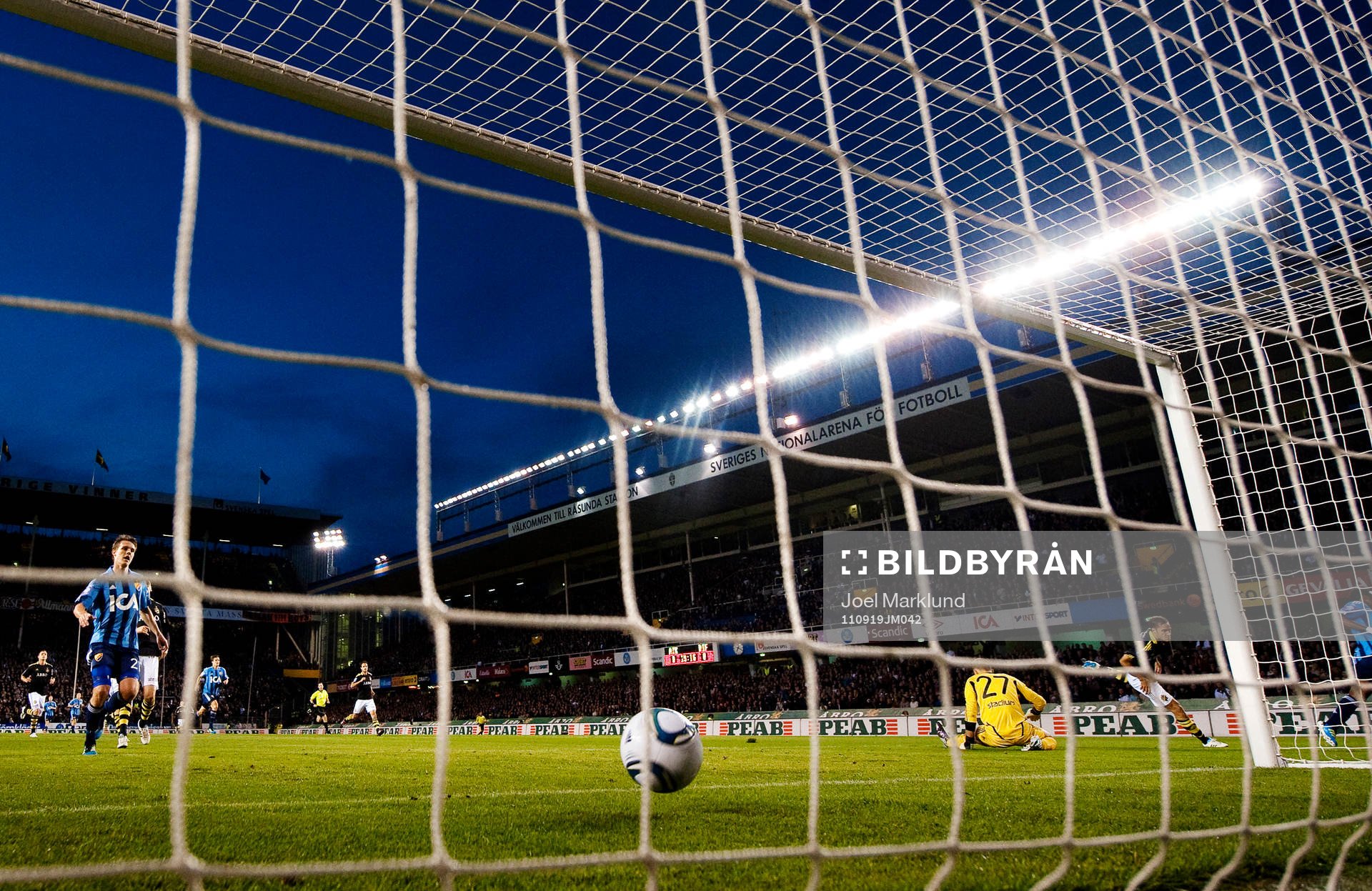 Kennedy Igboananike, Djurgården, gör 0-1 bakom Ivan