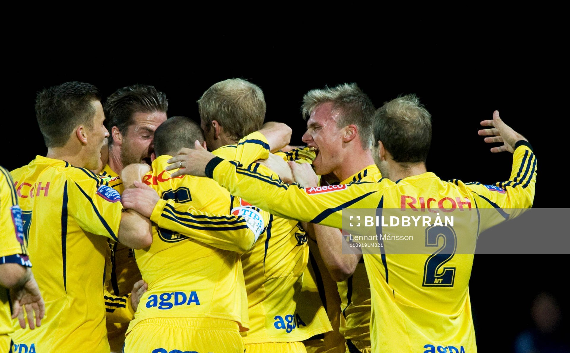 1-0 Ängelholm, Jonas Lind. Jubel, glädje