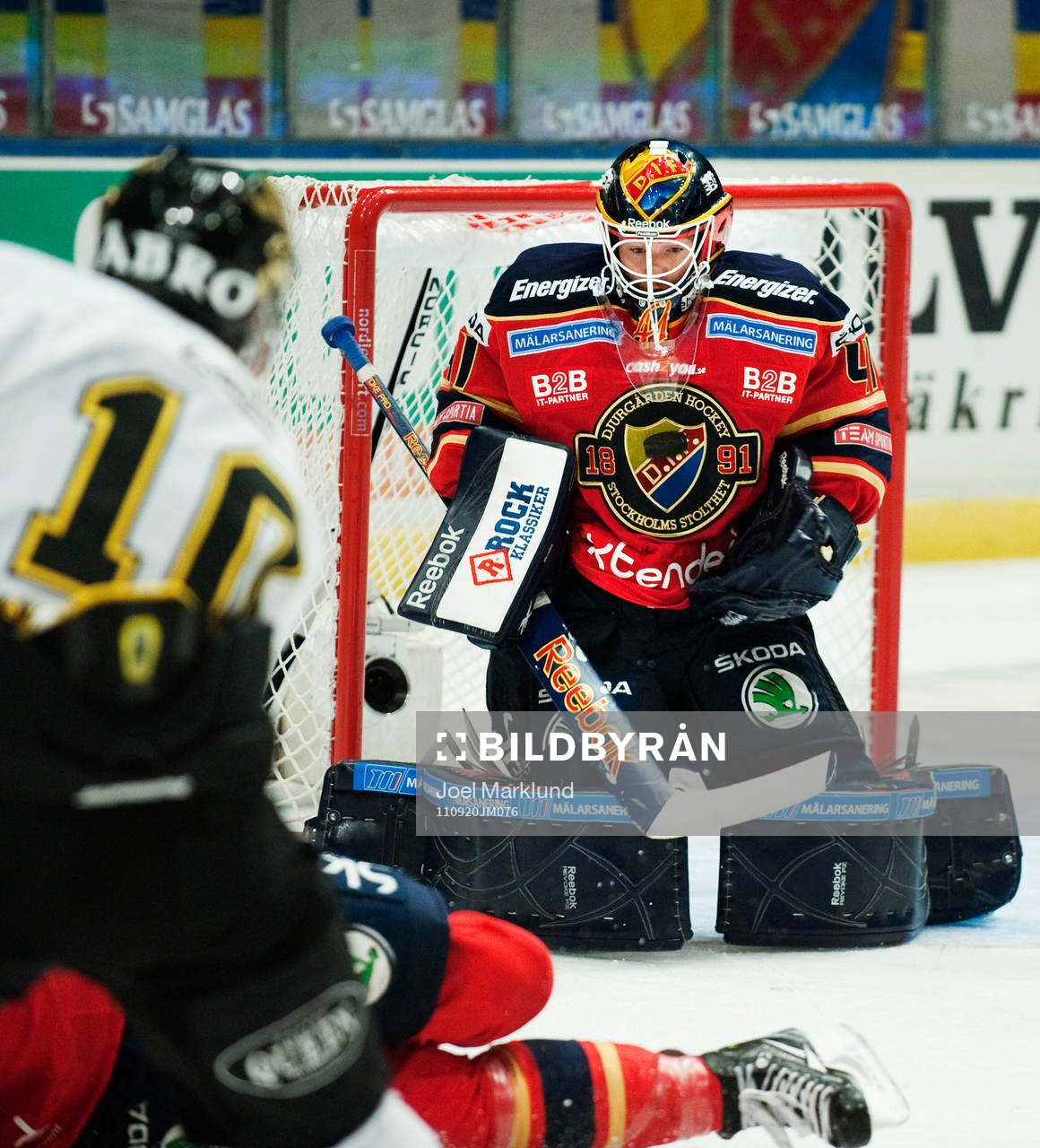 Gustaf Wesslau, målvakt, Djurgården, motar ett skott