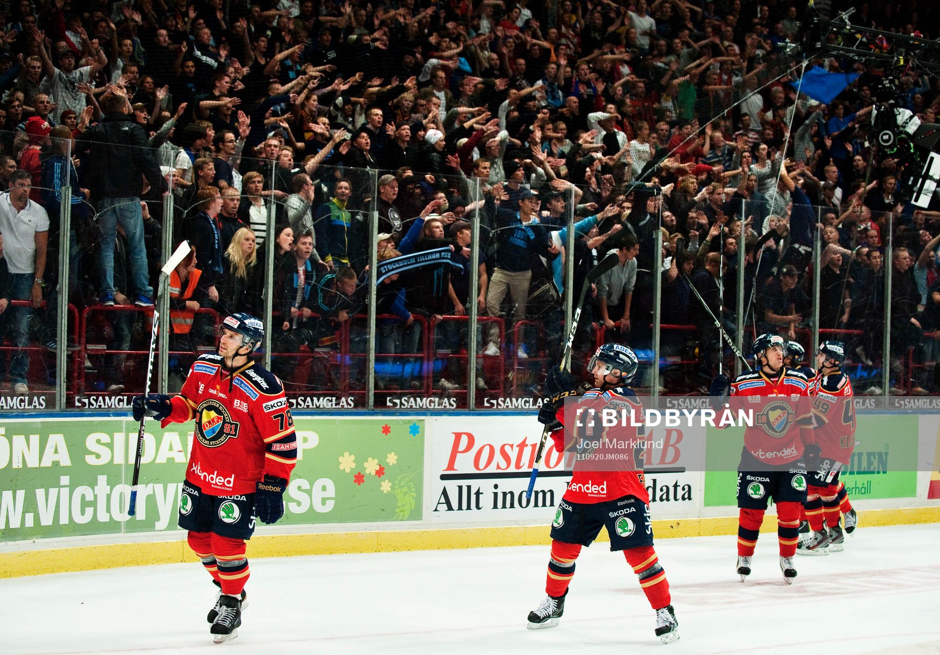 Djurgårdens spelare tackar klacken