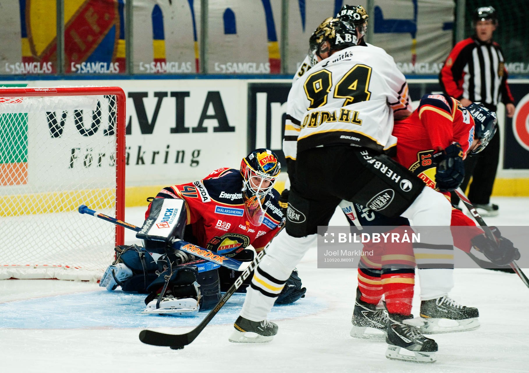 Patric Blomdahl, AIK, oroar framför Gustaf Wesslau,