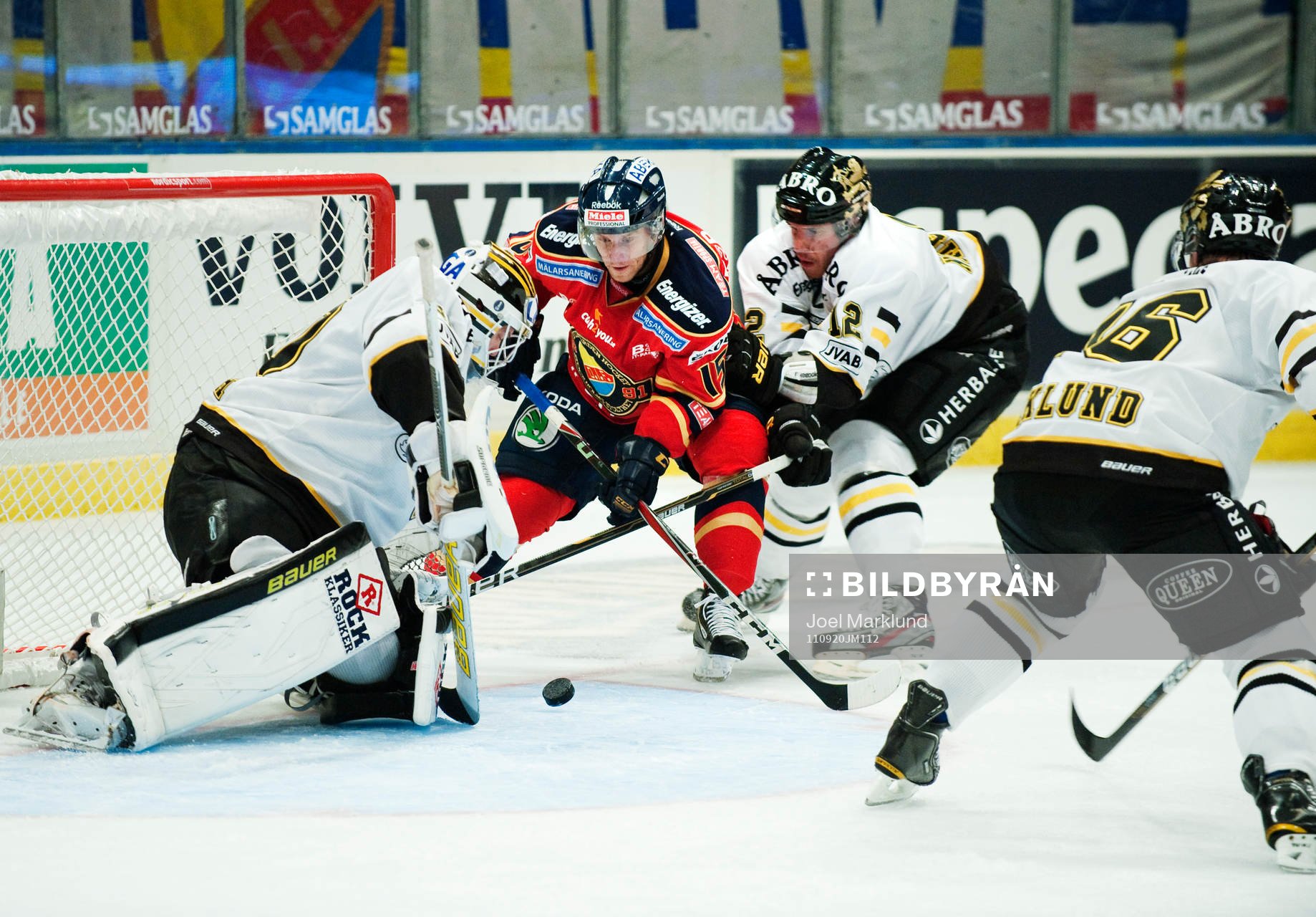 Mattias Carlsson, Djurgården, oroar framför Viktor Fasth,