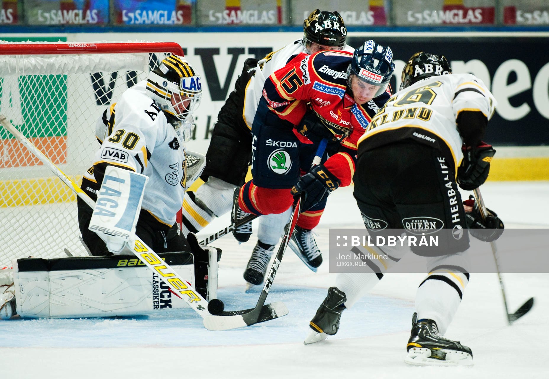Mattias Carlsson, Djurgården, oroar framför Viktor Fasth,