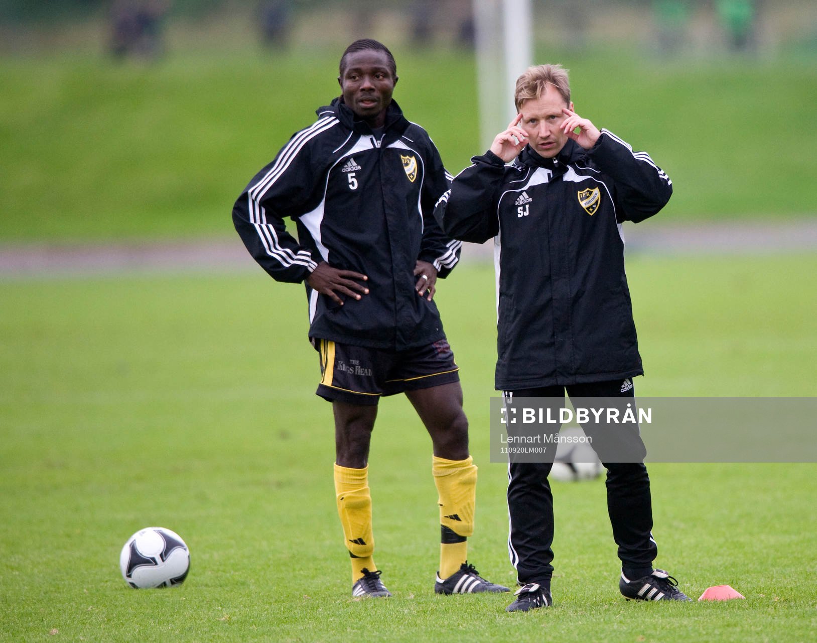 Dauda Kanu och Stefan Jansson, tränare