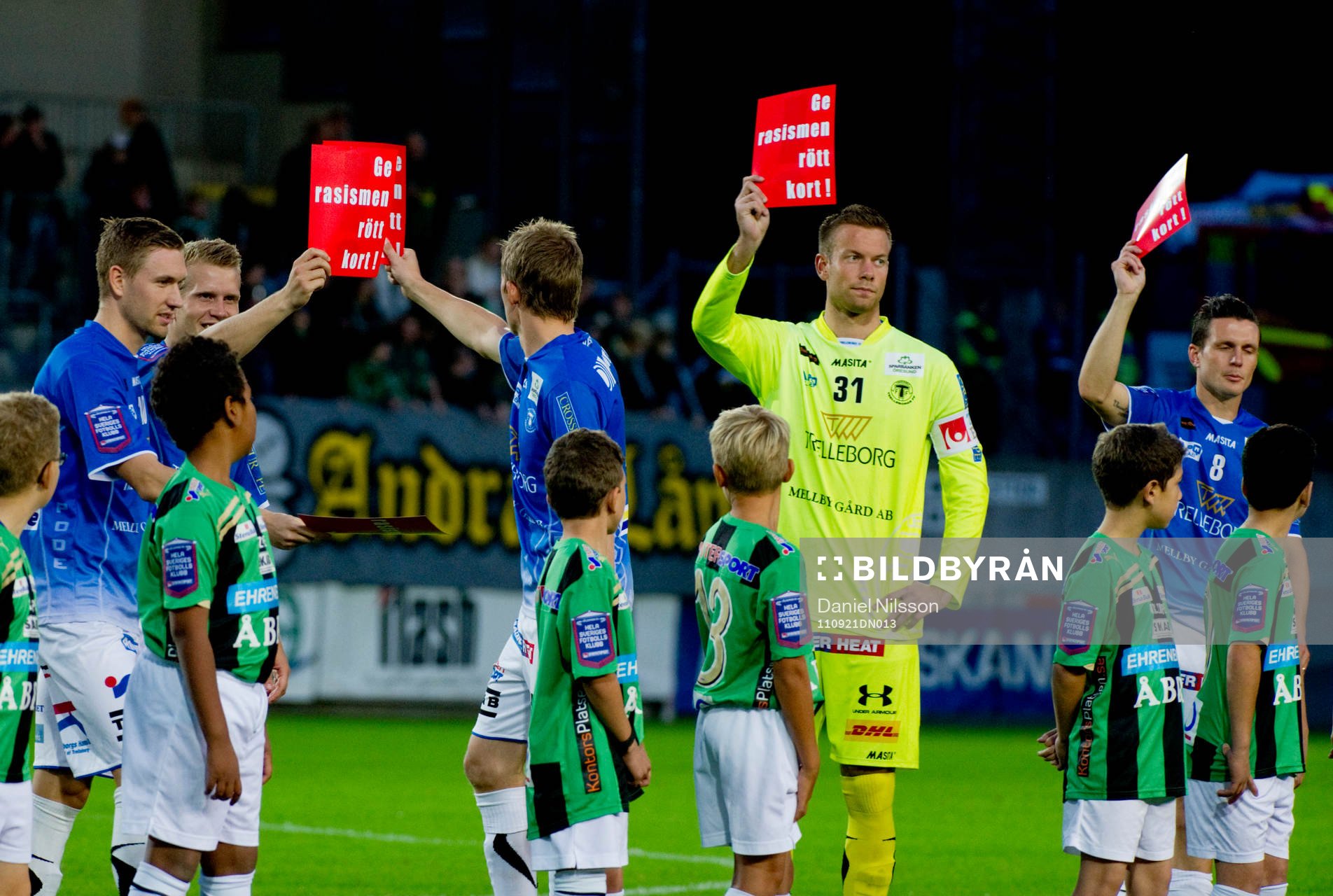 Ge rasismen rött kort
