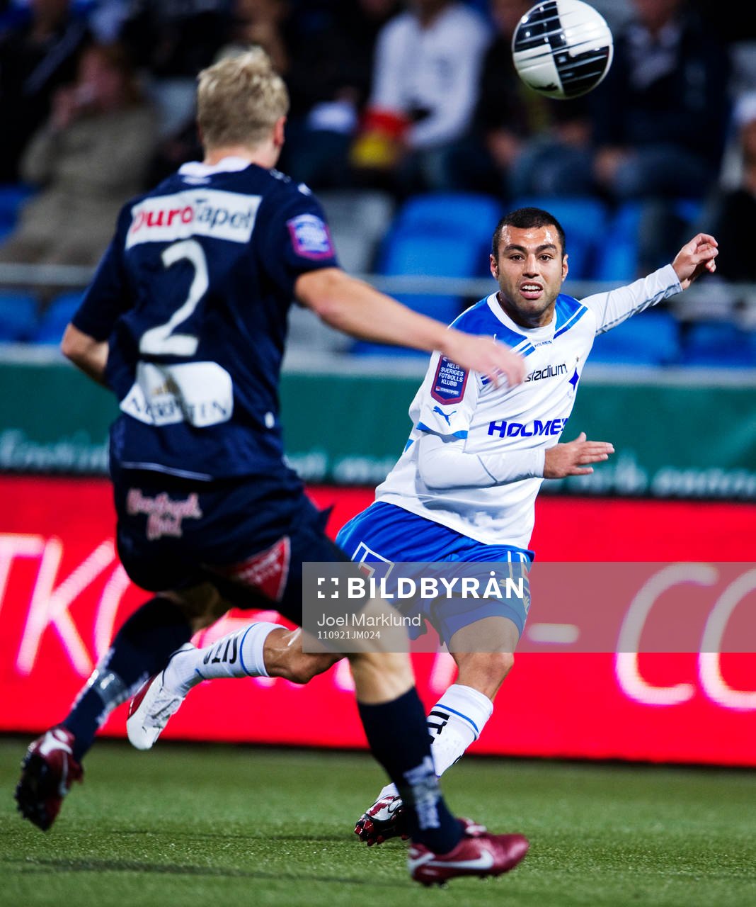 Imad Khalili, Norrköping, slår ett inlägg