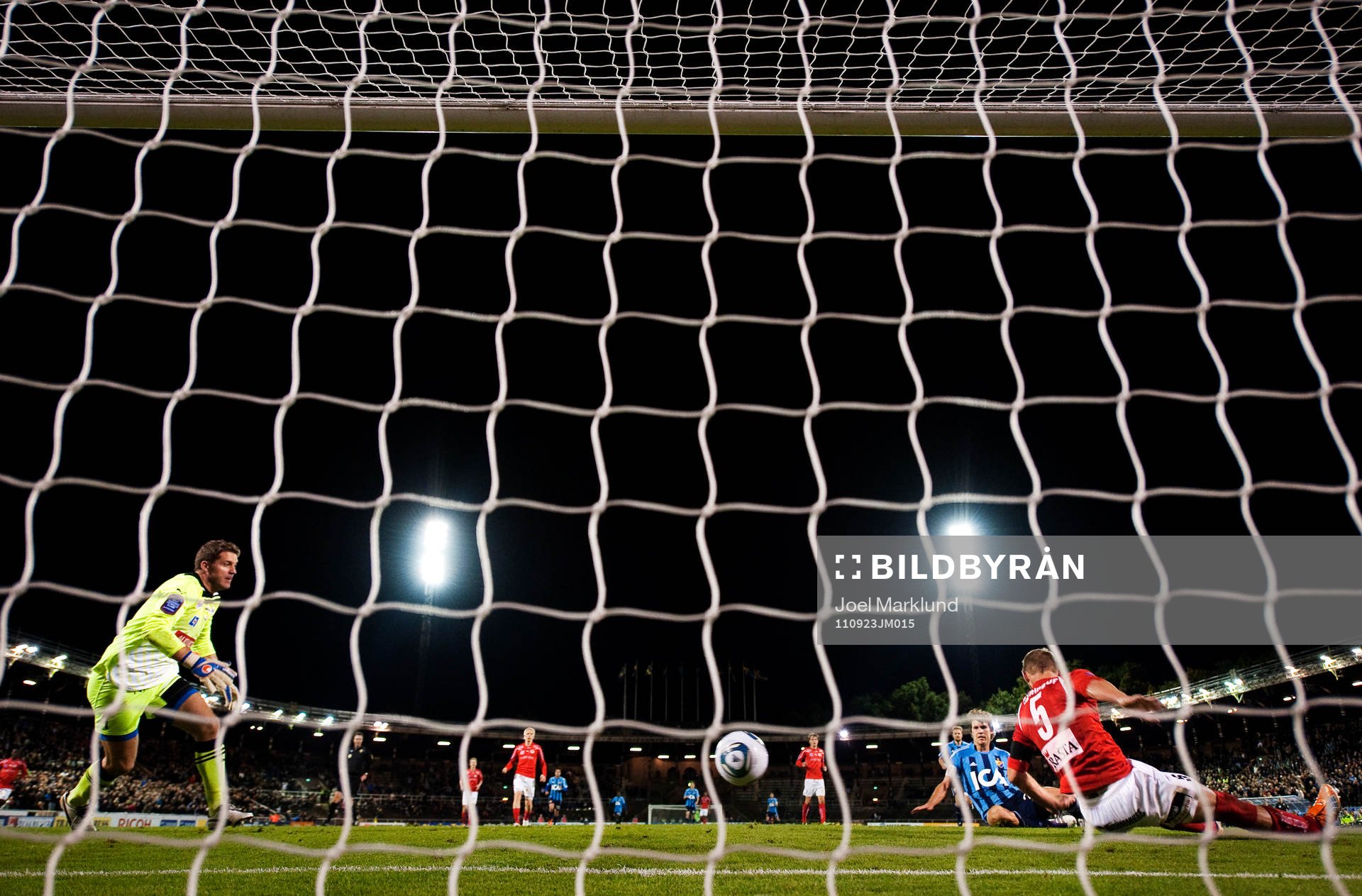 Sebastian Rajalakso, Djurgården, gör 2-1 bakom Petter
