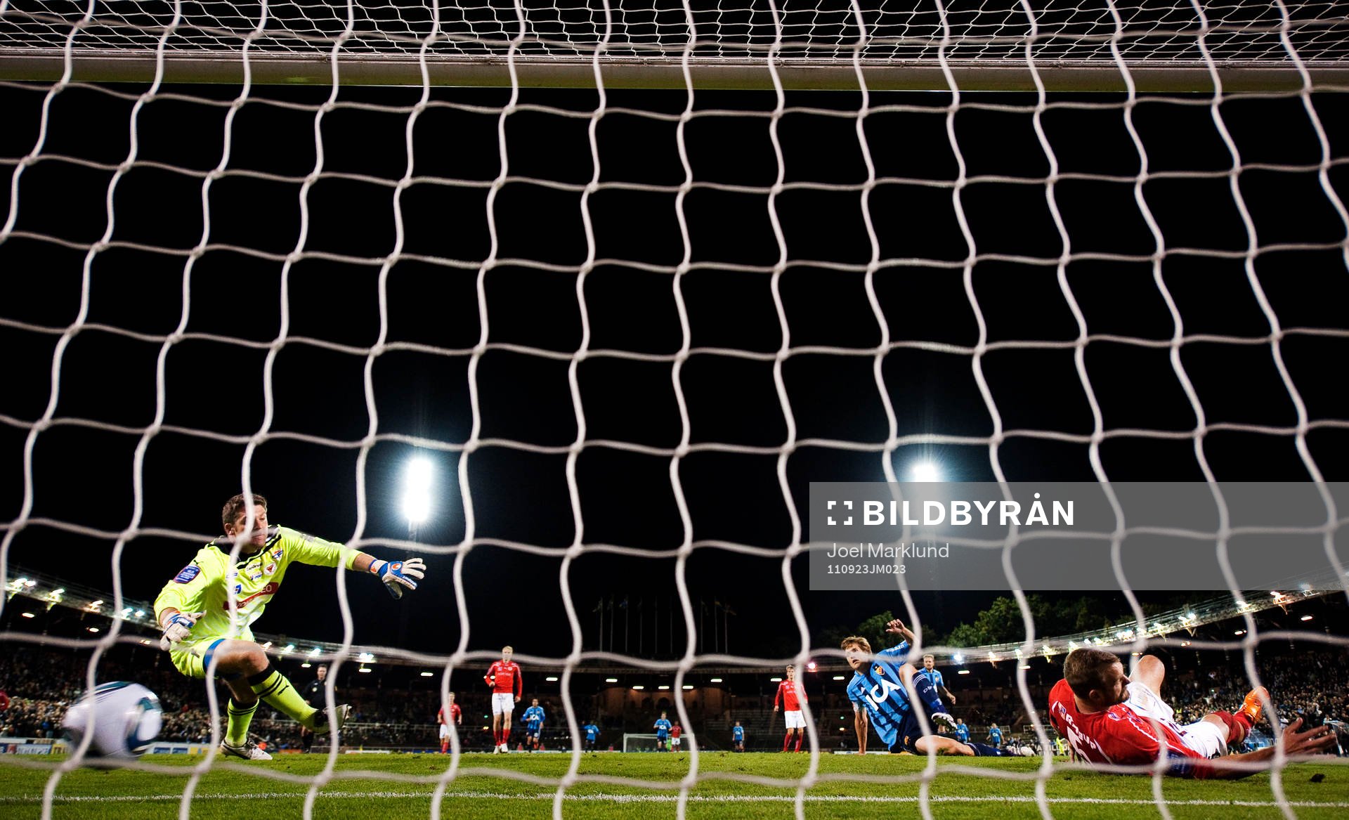 Sebastian Rajalakso, Djurgården, gör 2-1 bakom Petter