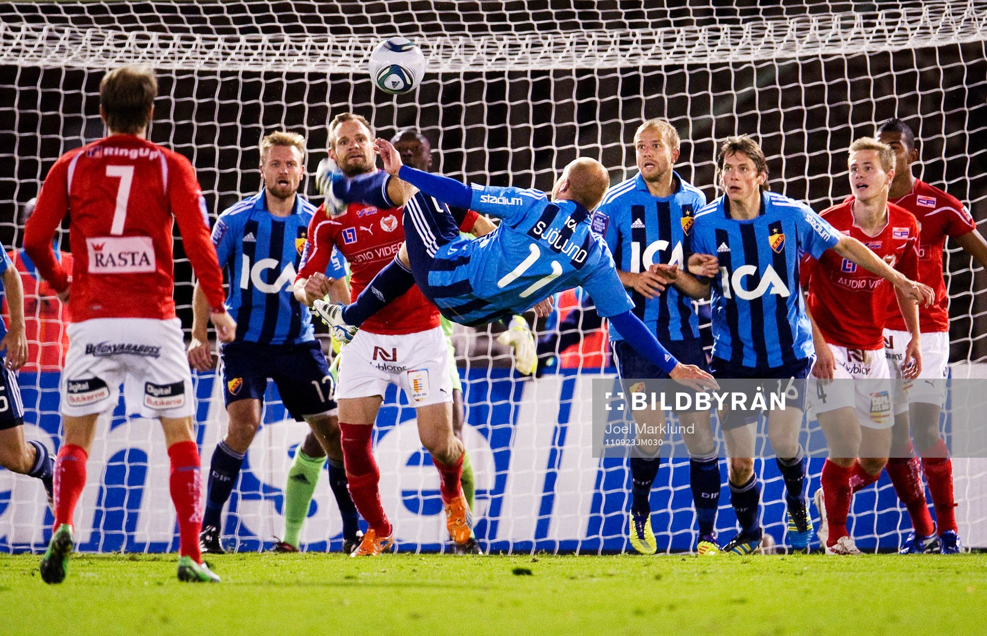 Daniel Sjölund, Djurgården, cykelsparkar bort bollen