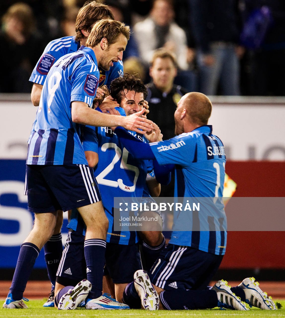 Sebastian Rajalakso, Djurgården, kramas om