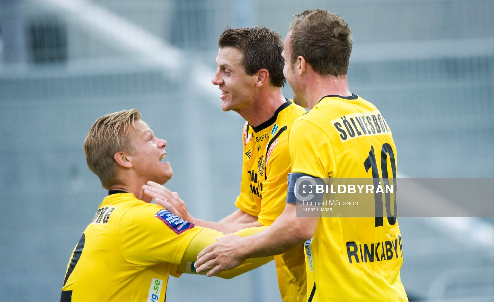 1-0, Daniel Nilsson, Mjällby, som grattas av David