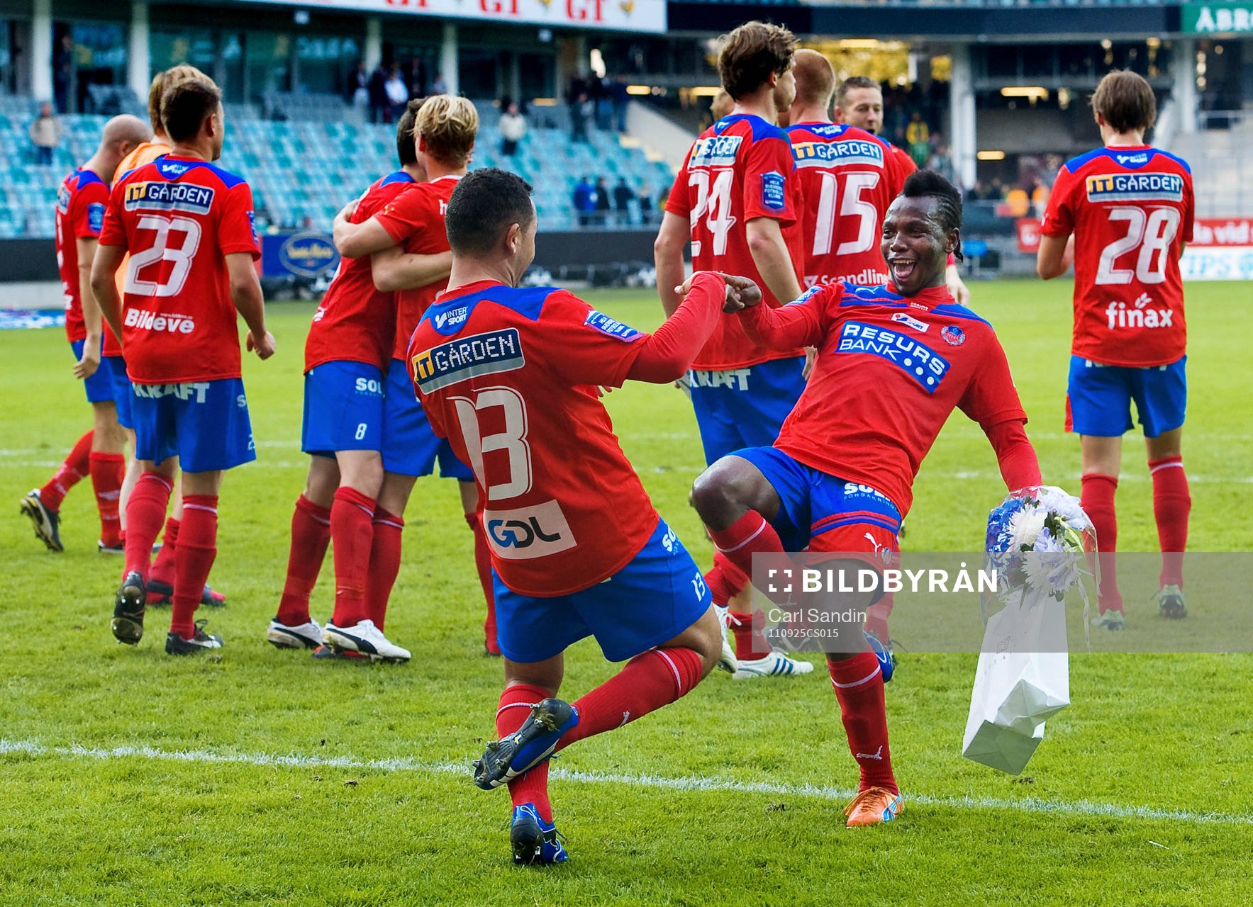 Rachid Bouaouzan, May Mahlangu, Helsingborg, jubel, dans