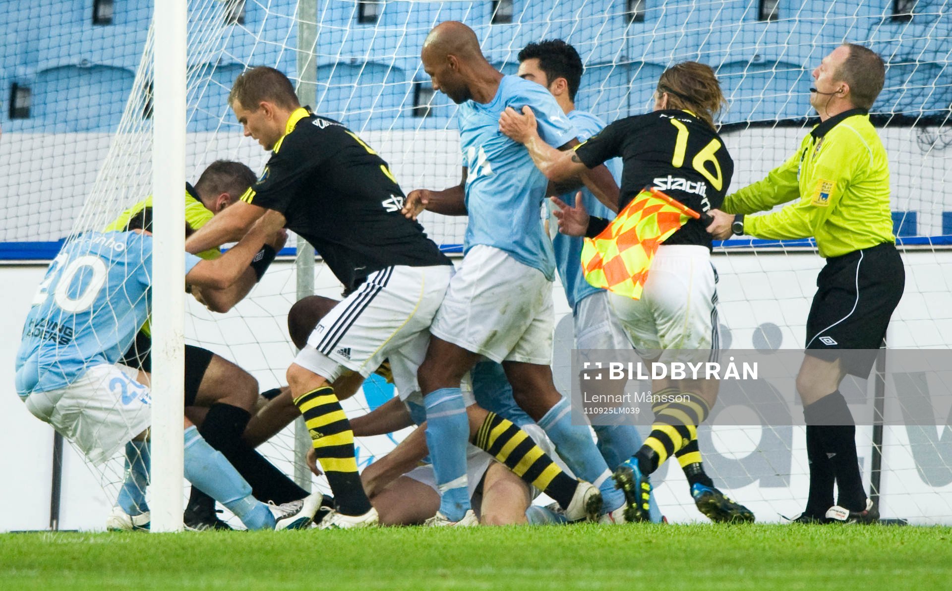 1-1, Mathias Ranegie, Malmö, sedan uppstår tumult