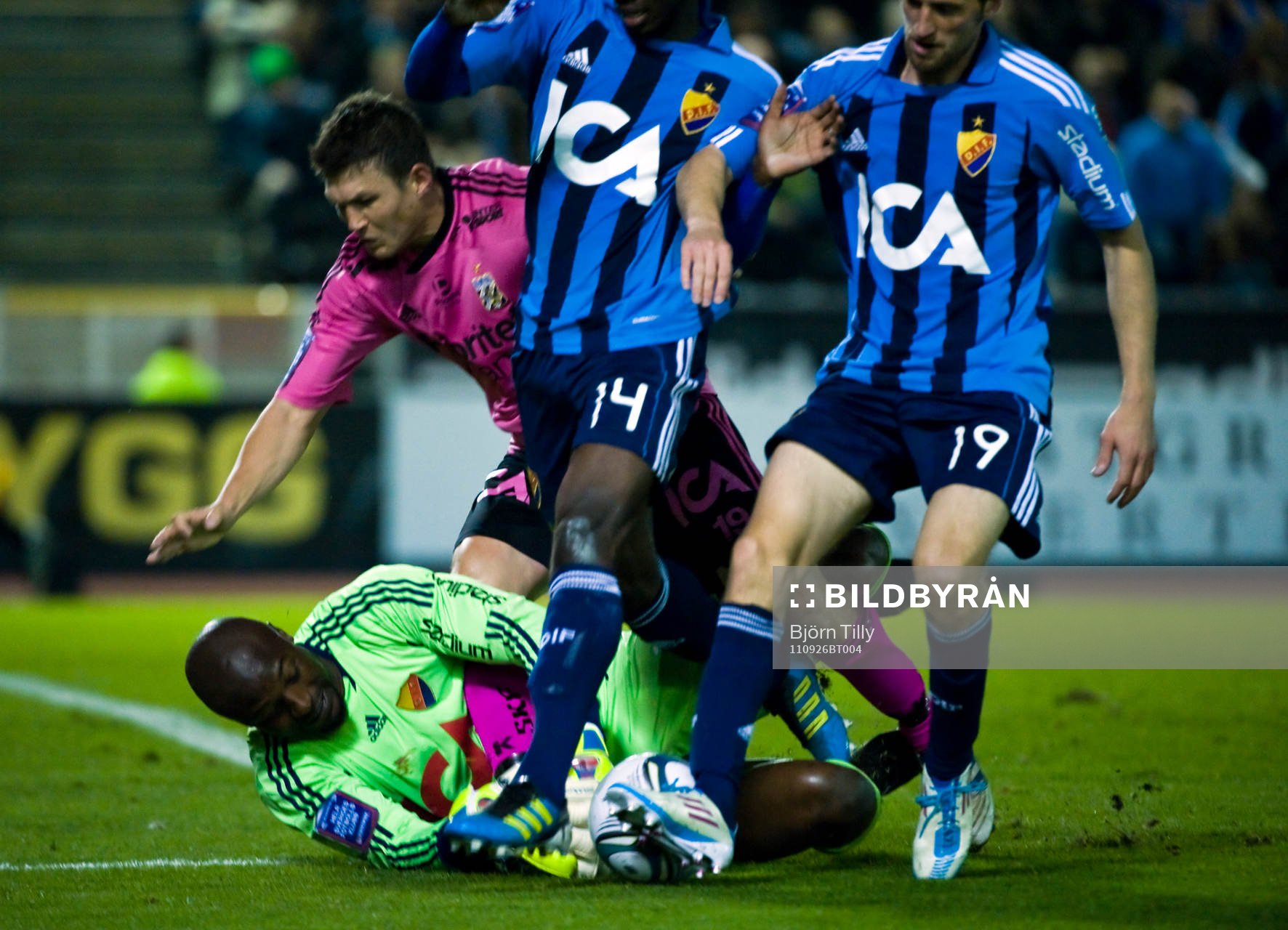 Hannes Stiller, Göteborg och Pa Dembo Touray, målvakt,