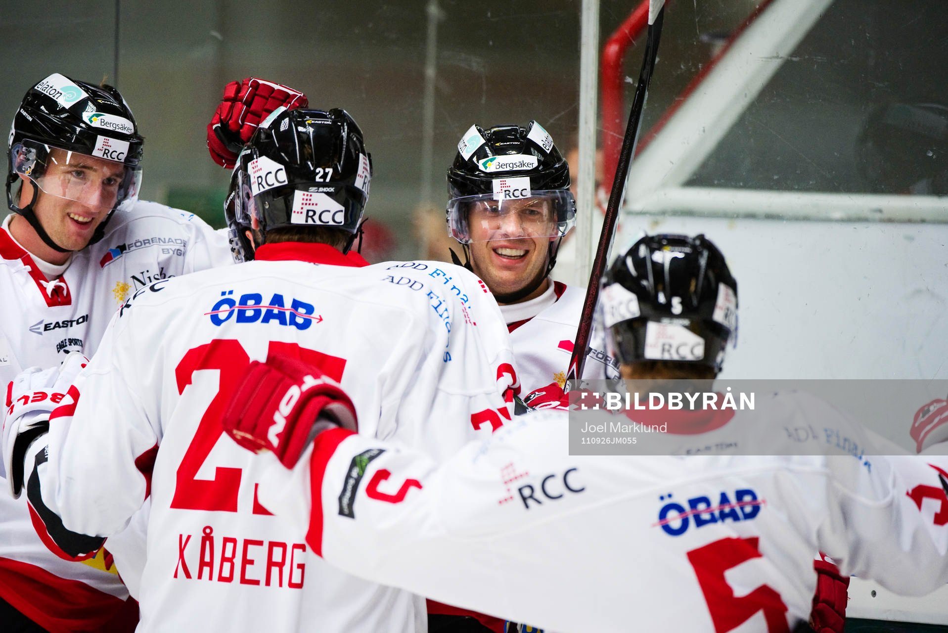 Jared Aulin, Örebro, gratuleras till sitt 1-1-mål. Glädje