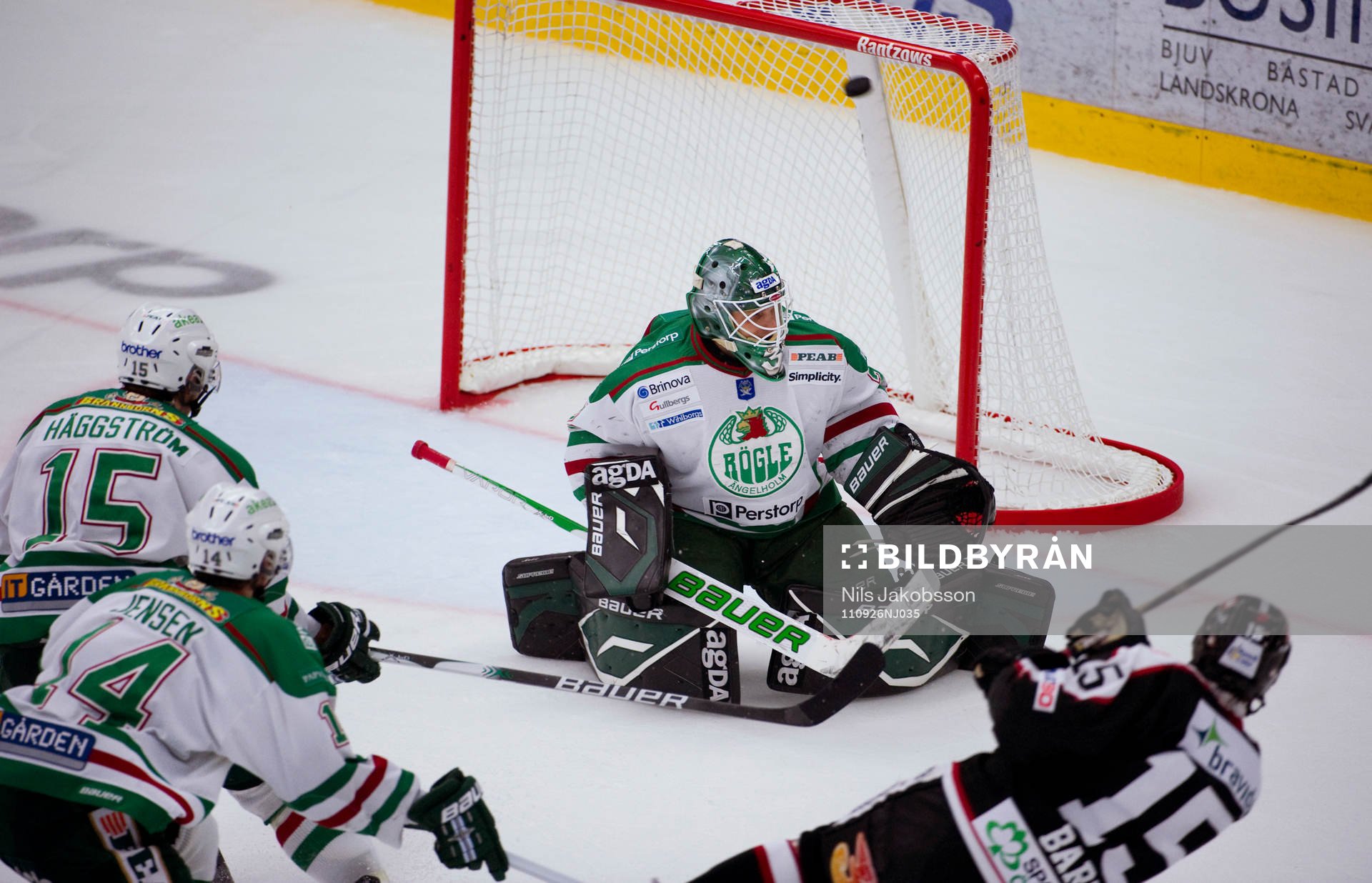 I numerärt underläge gör Alexander Barta, Malmö, 3-2.