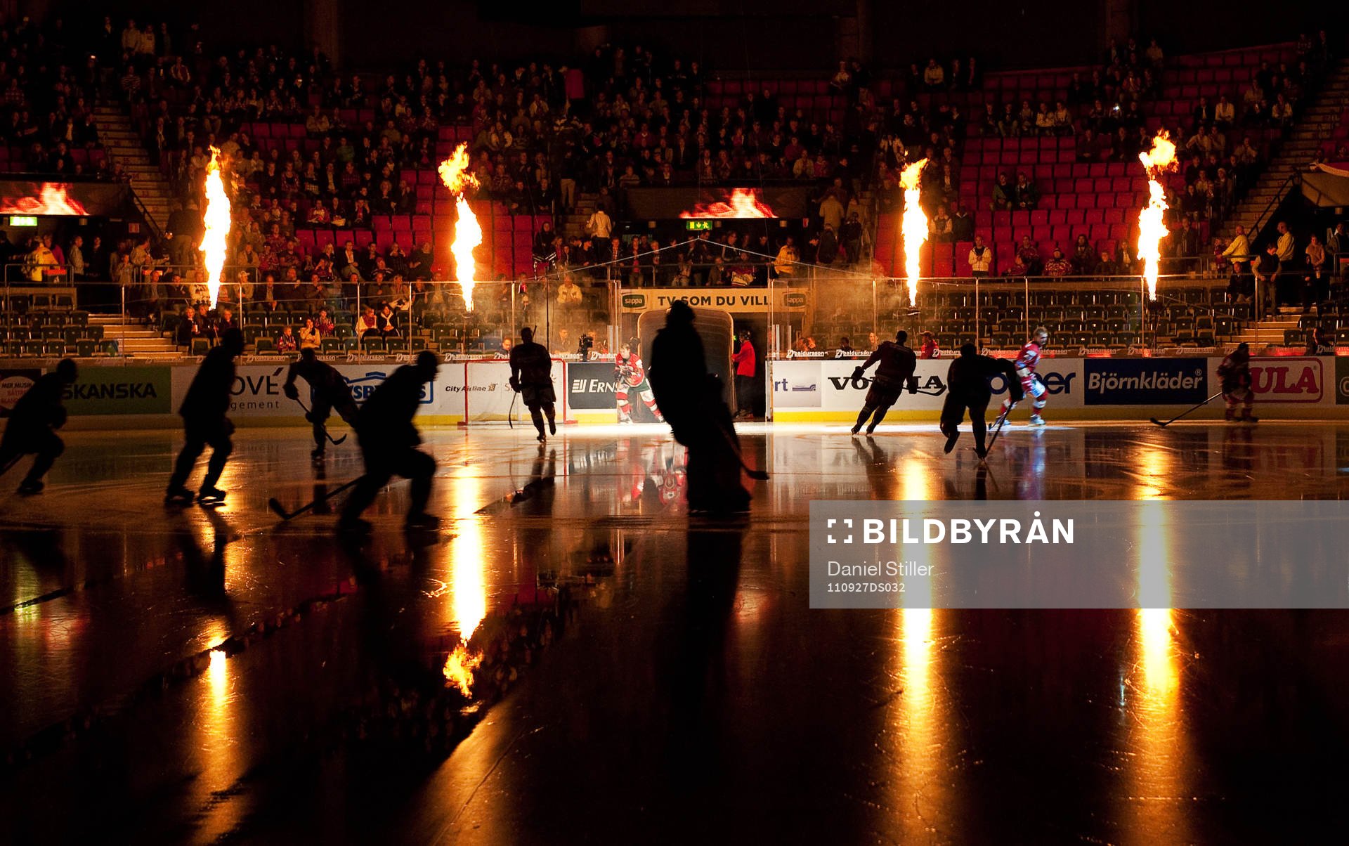 Frölunda  kliver på isen. Entré, spelarantré