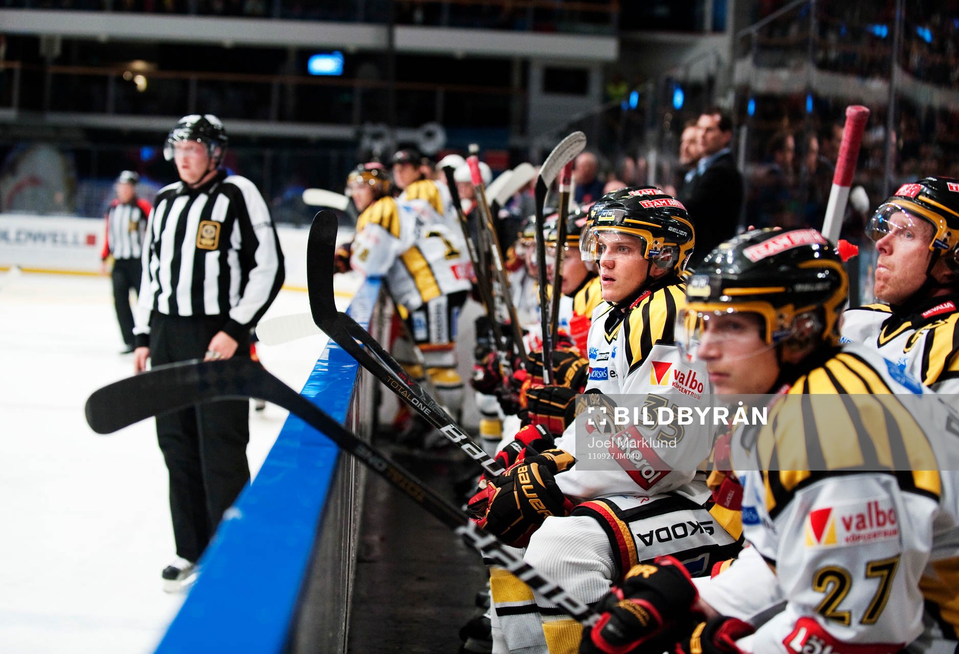 Jakob Silfverberg, Brynäs, följer spelet från bänken