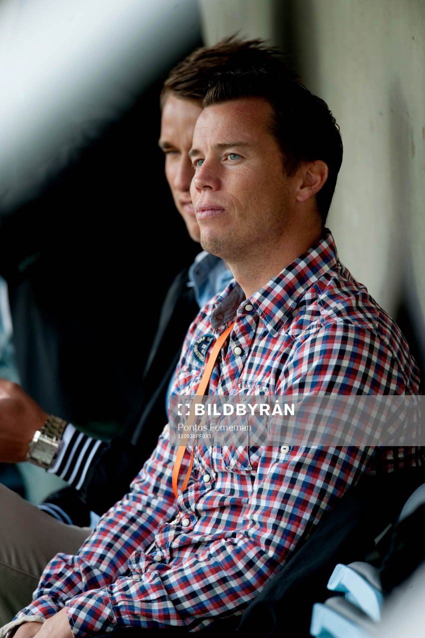 Daniel Andersson, på bänken innan match