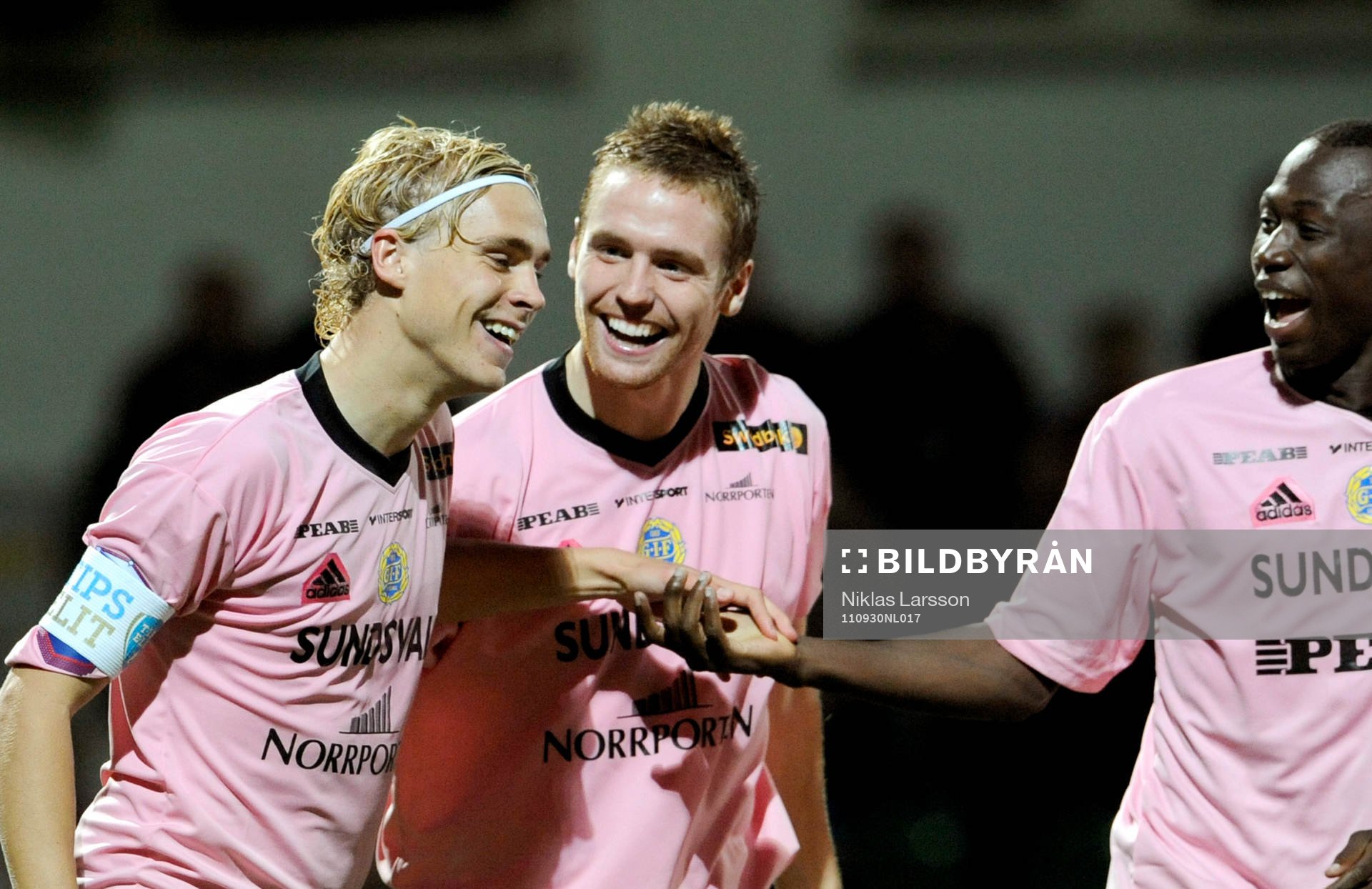  Pontus Engblom, Sundsvall, jubel efter att han gjort mål. David Myrestam och Pa Dibba gratulerar. 