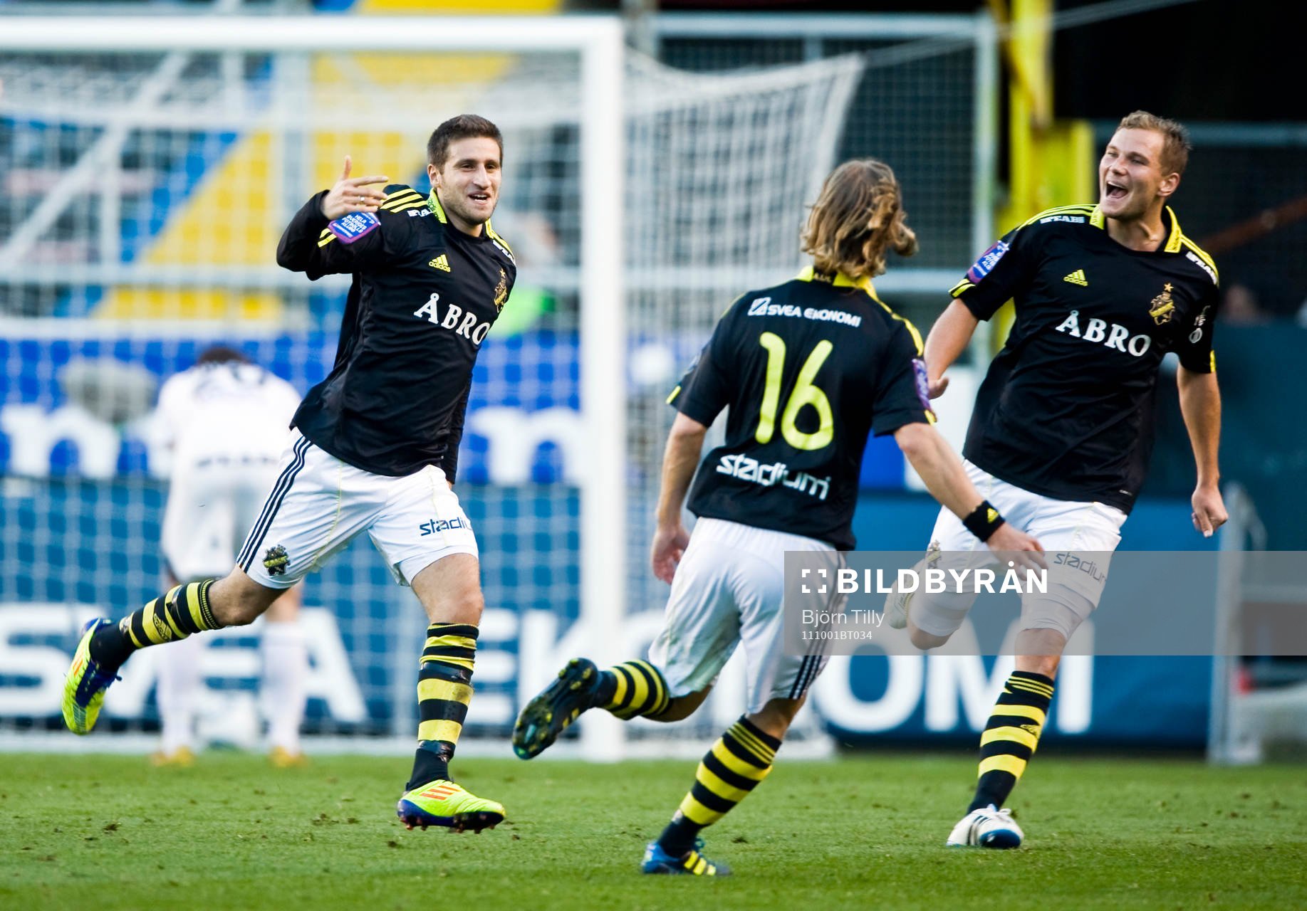 Måljubel Gabriel Özkan och Robert Åhman-Persson, AIK,