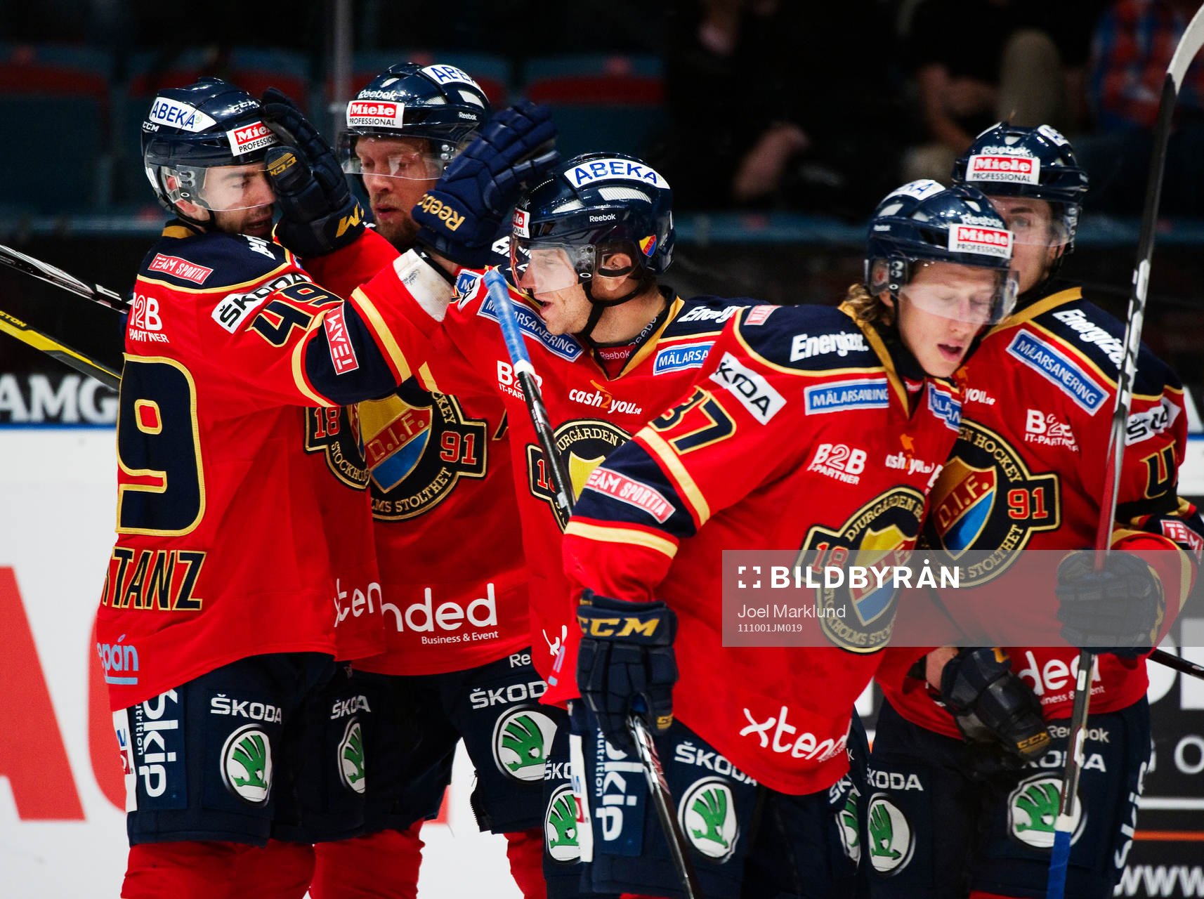 Mattias Carlsson, Djurgården, gratuleras till sitt 1-0-mål