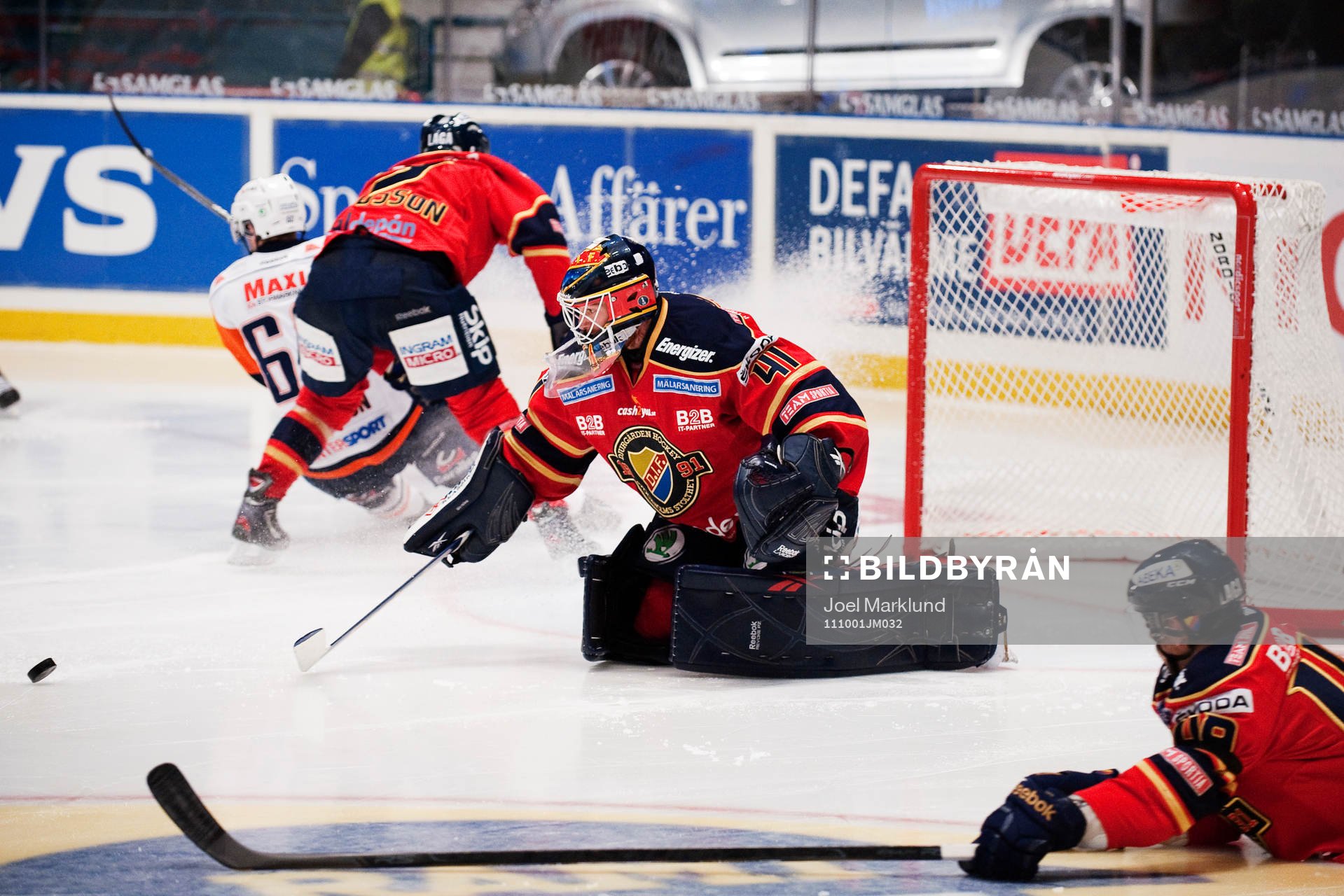 Gustaf Wesslau, målvakt, Djurgården, motar ett skott